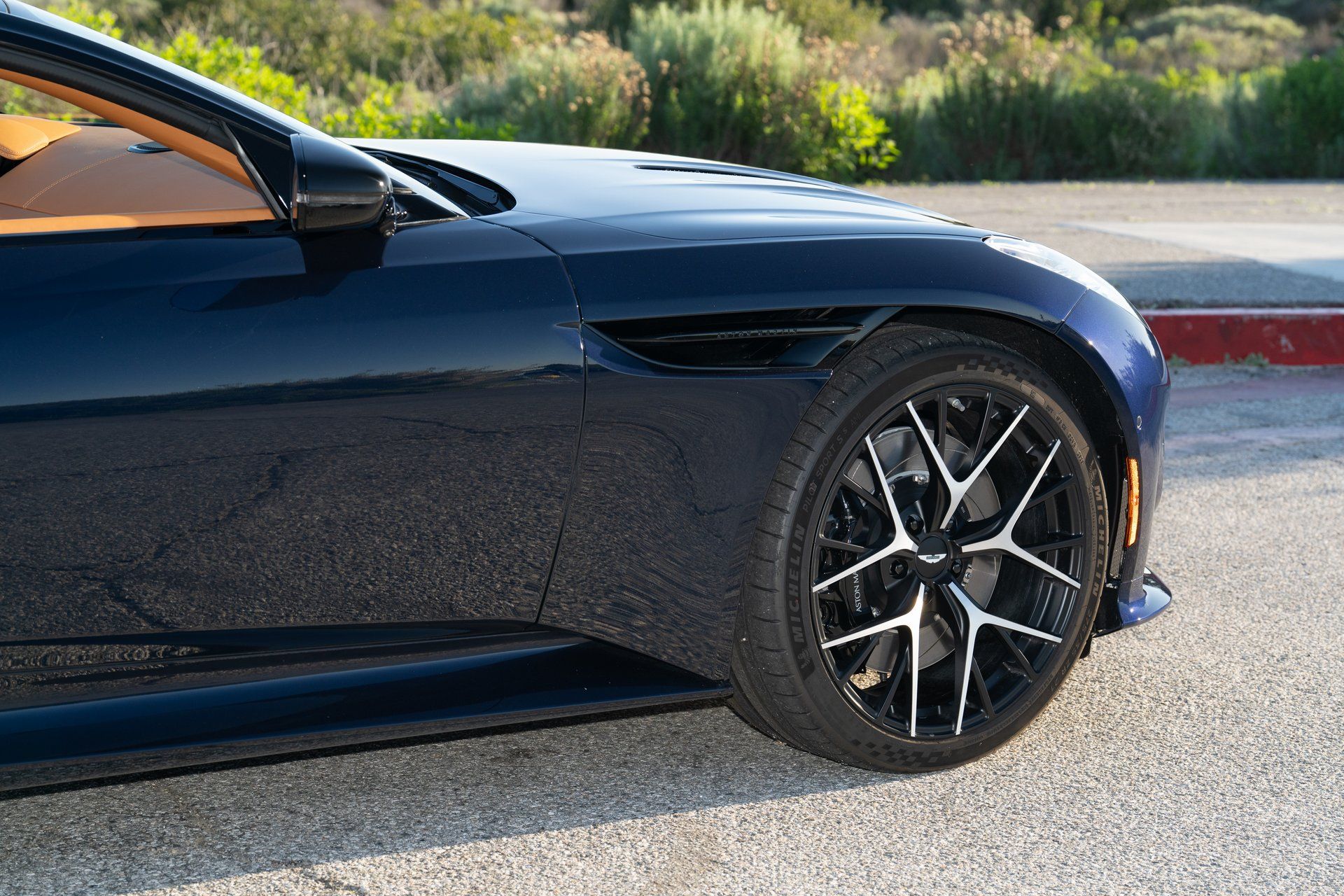 2026 Aston Martin DB12 Base - Photo 8