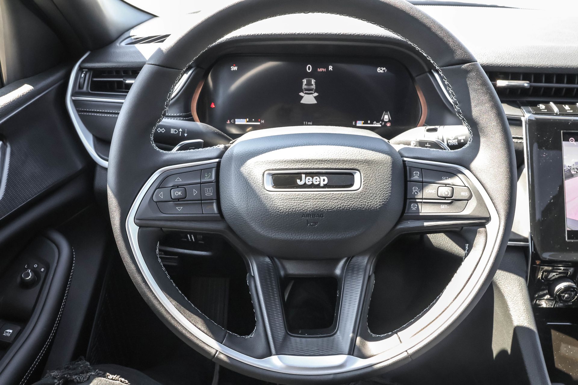 2025 JEEP GRAND CHEROKEE - Image 27