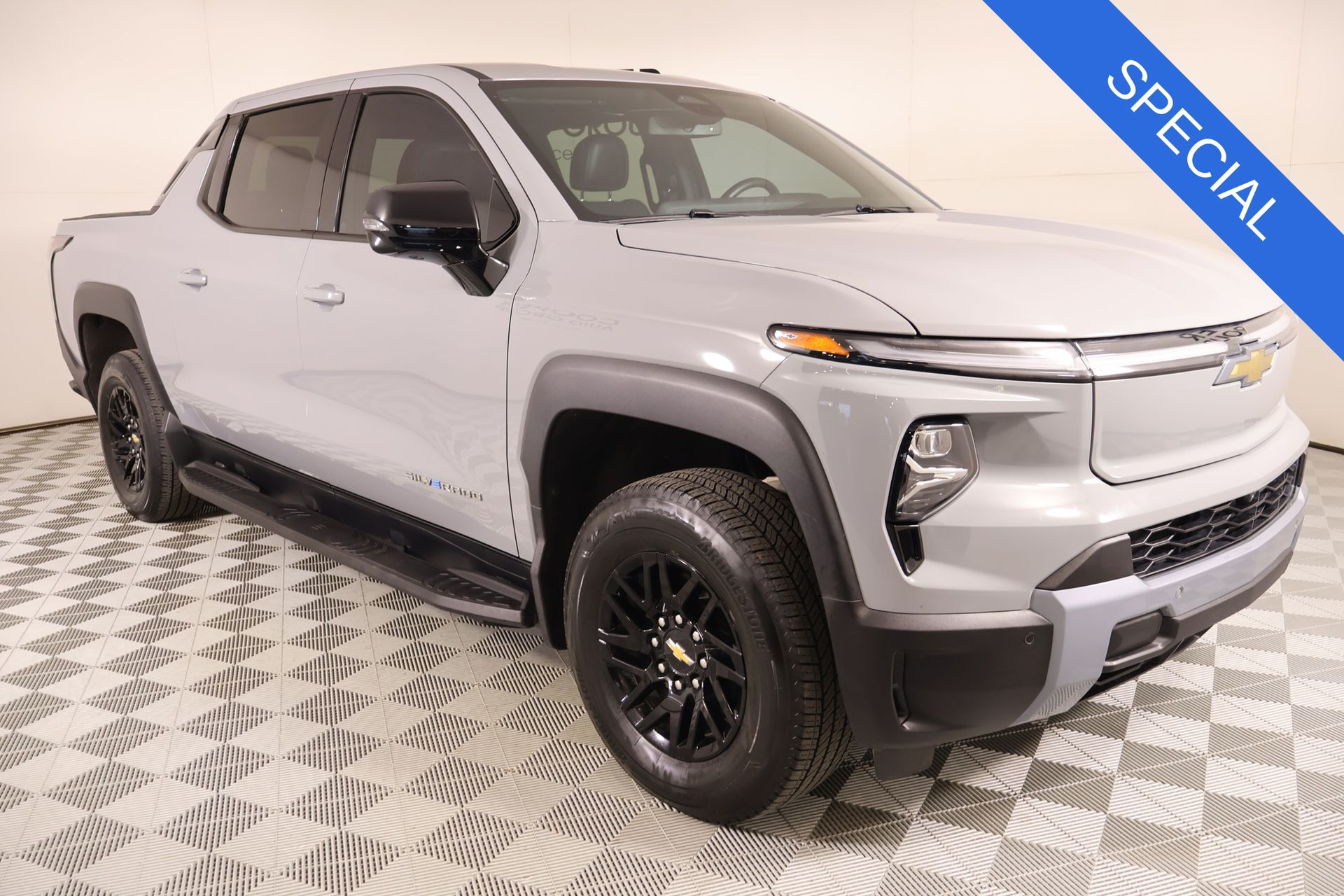 Slate Gray Metallic 2025 Chevrolet Silverado EV Pickup Truck All-Wheel Drive 1-Speed Automatic