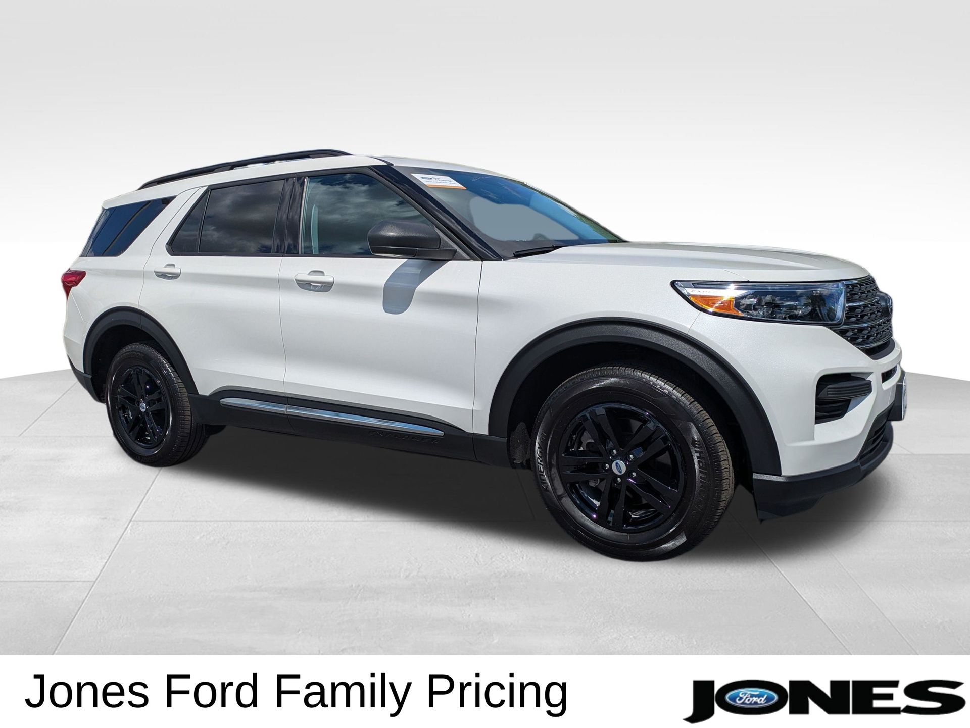 2023 Ford Explorer XLT White at Jones Ford