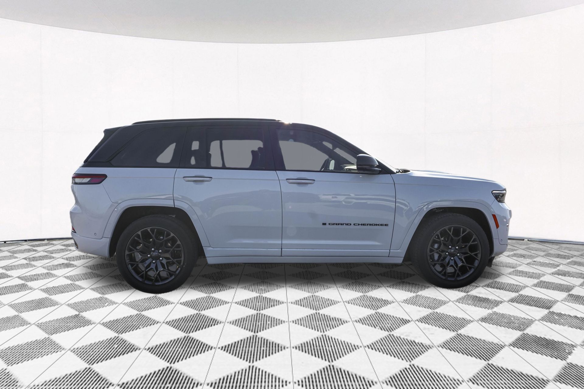 2025 JEEP GRAND CHEROKEE - Image 11