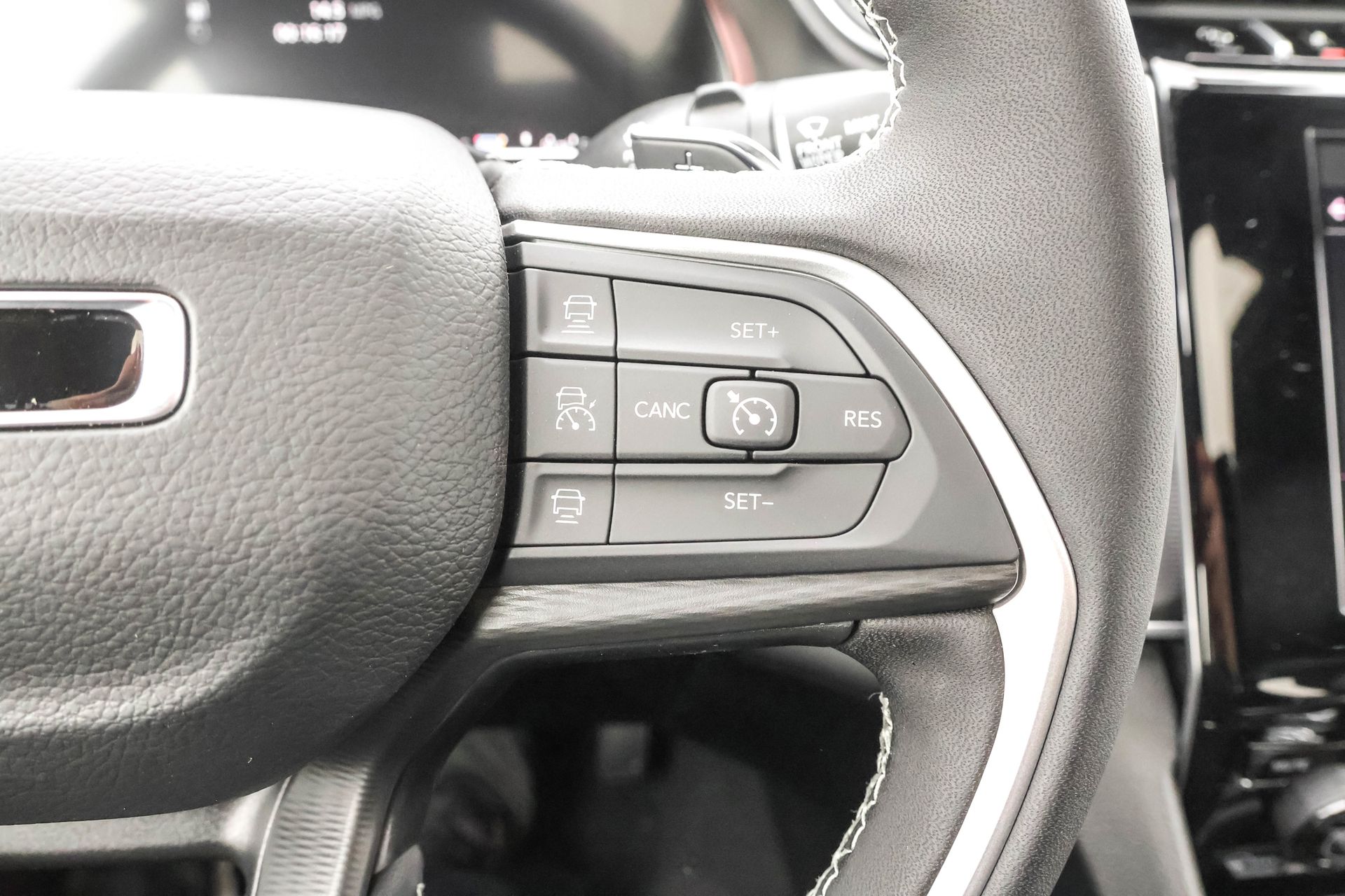 2025 JEEP GRAND CHEROKEE - Image 27