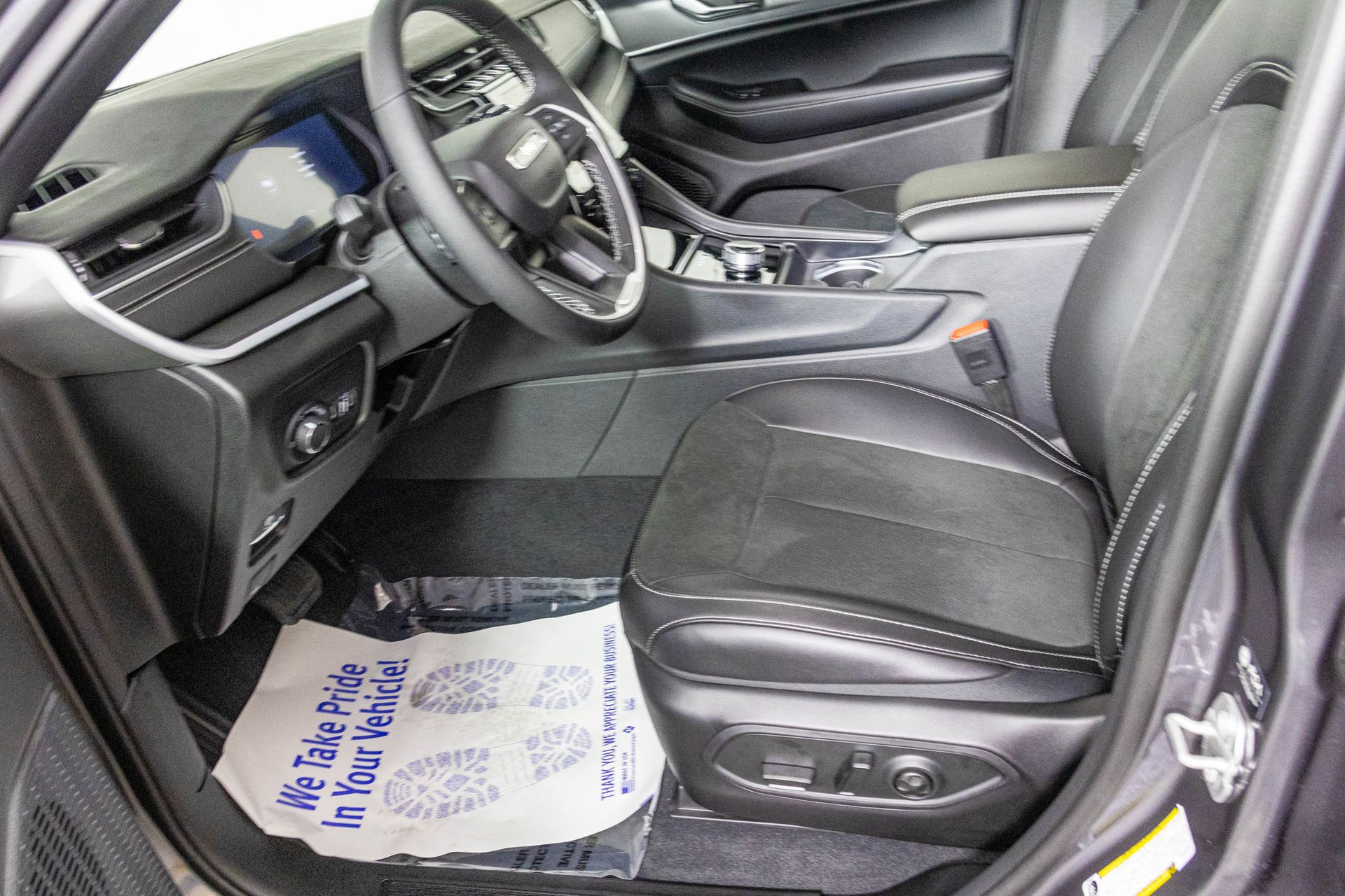 2025 JEEP GRAND CHEROKEE - Image 15