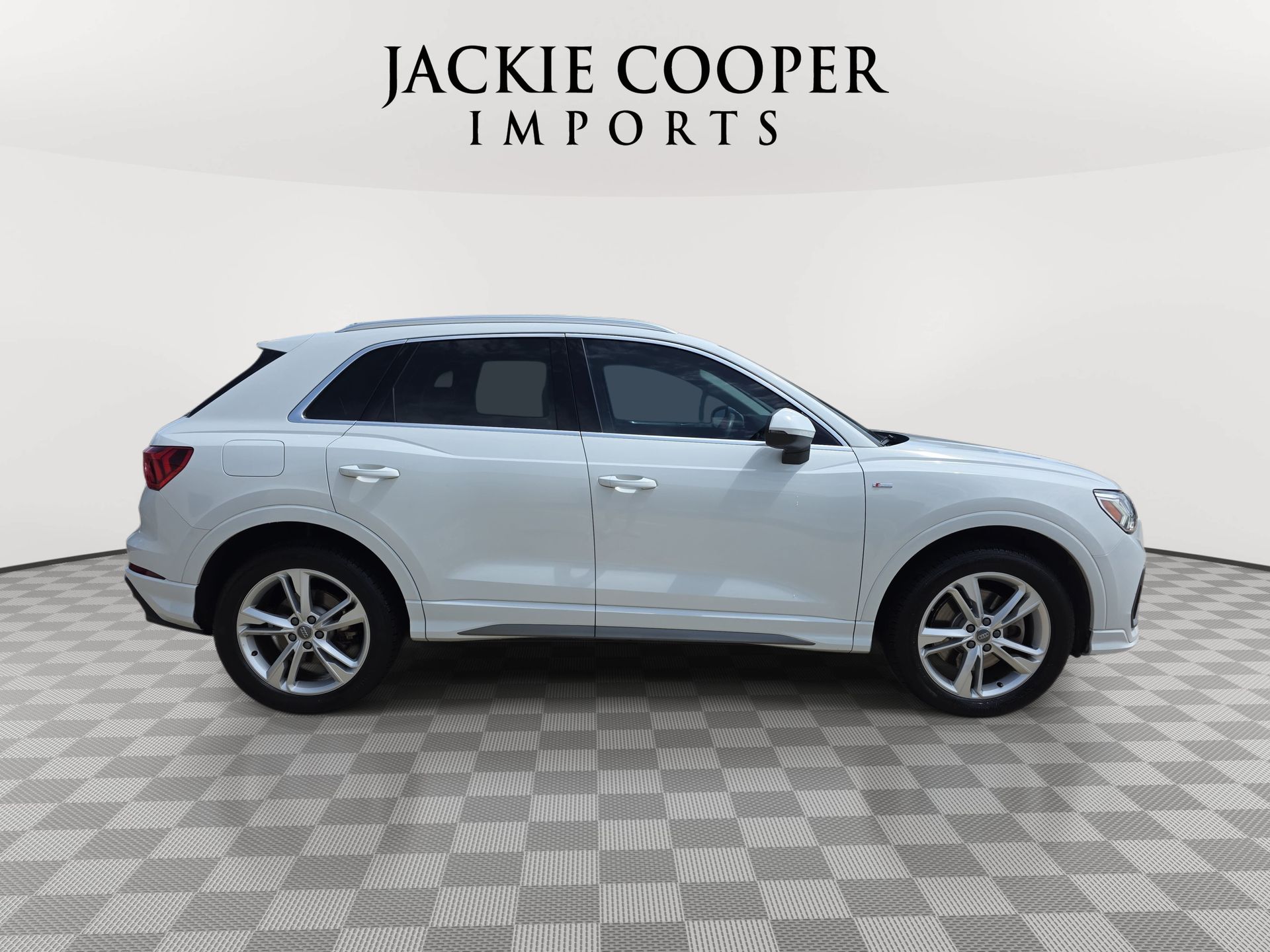 View vehicle photo 4