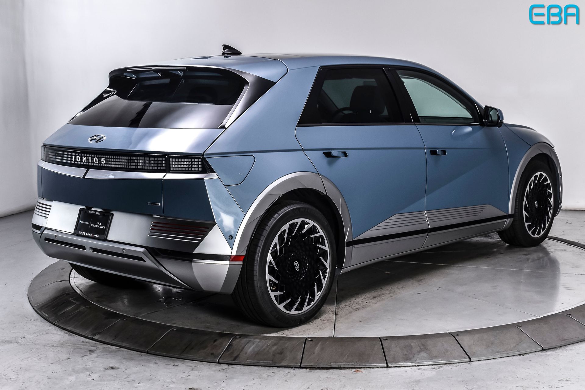 View vehicle photo 6