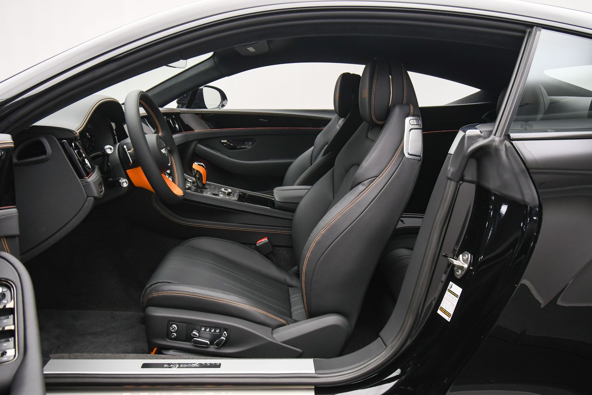 2025 Bentley Continental GT Black Edition - Photo 24