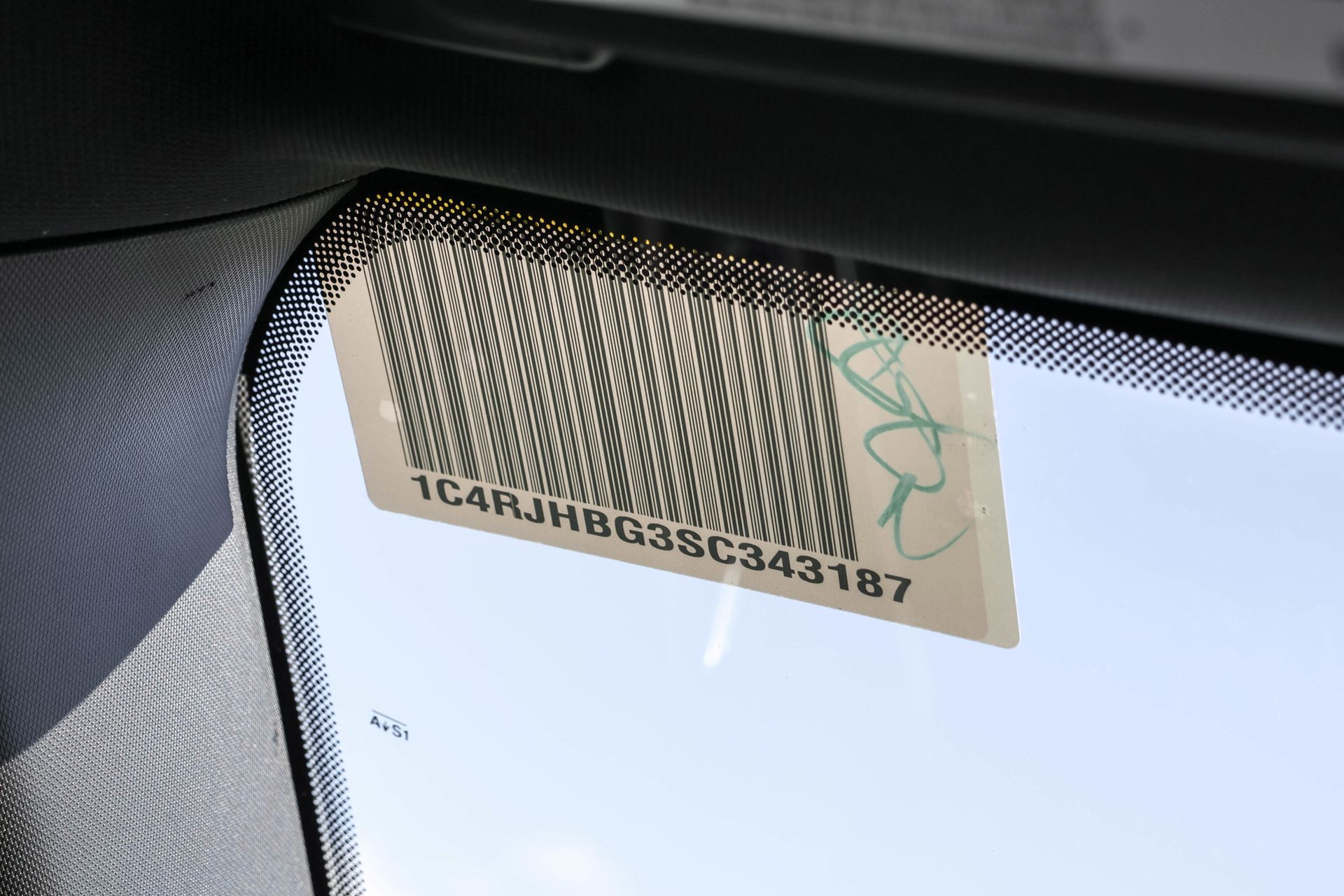 2025 JEEP GRAND CHEROKEE - Image 39