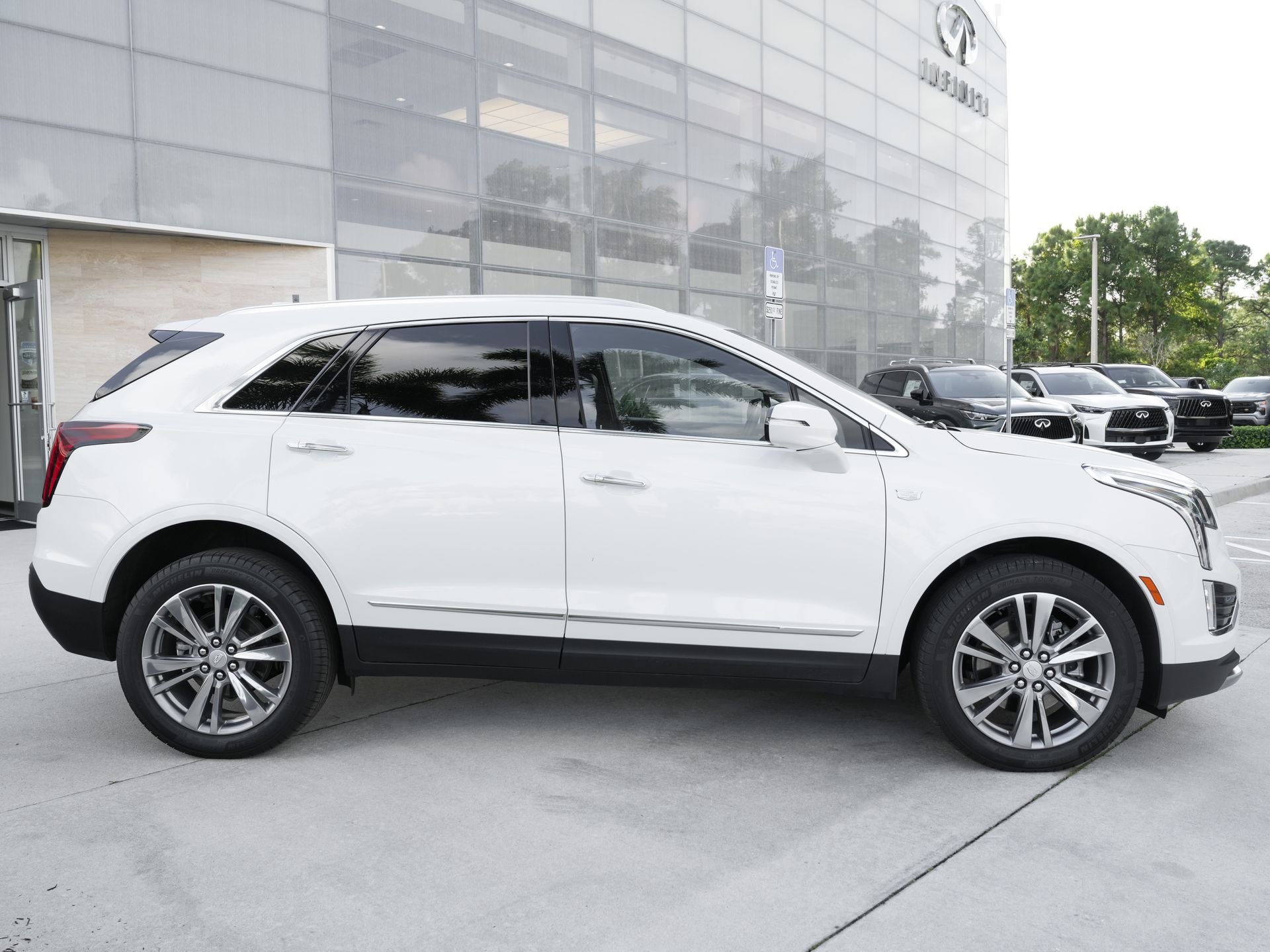 used 2025 Cadillac XT5 car, priced at $40,300
