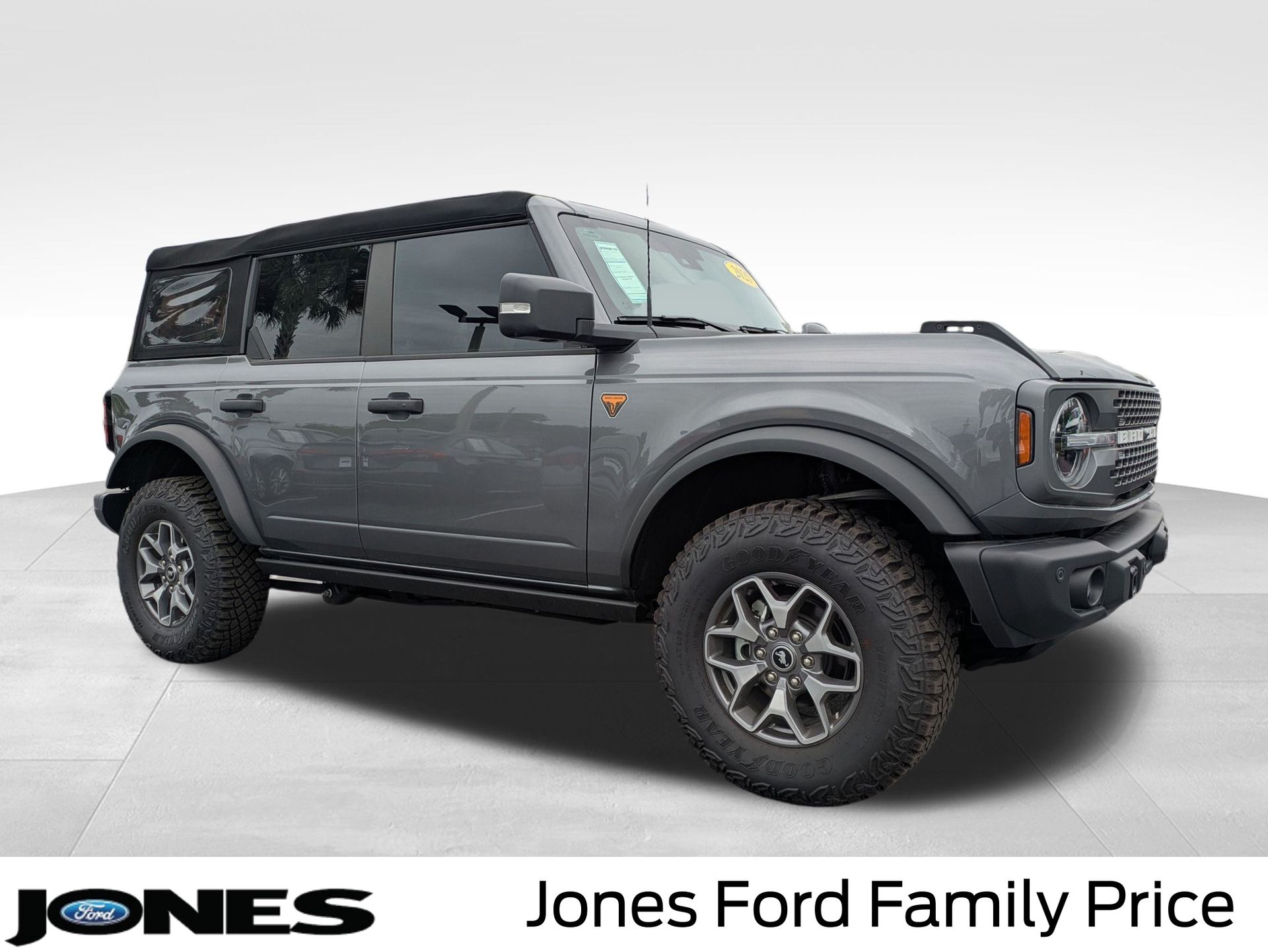2025 Ford Bronco Badlands - 0