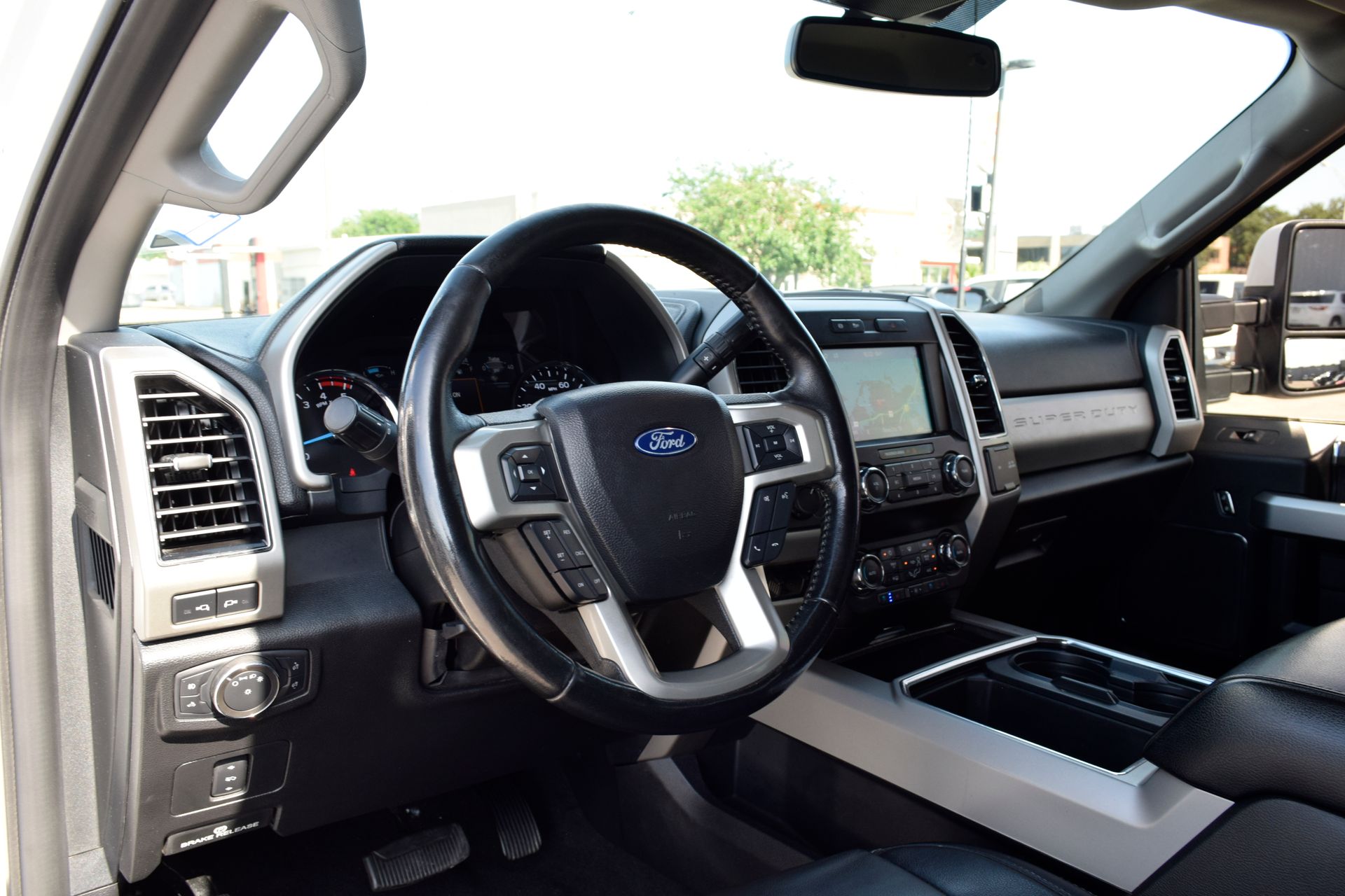 2021 Ford F-250SD Lariat White at Autostrade