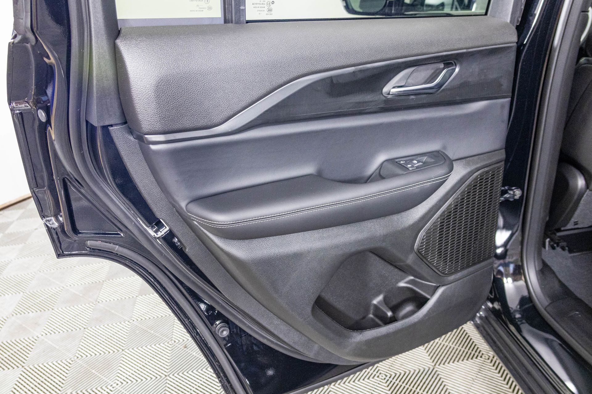 2025 JEEP GRAND CHEROKEE - Image 31