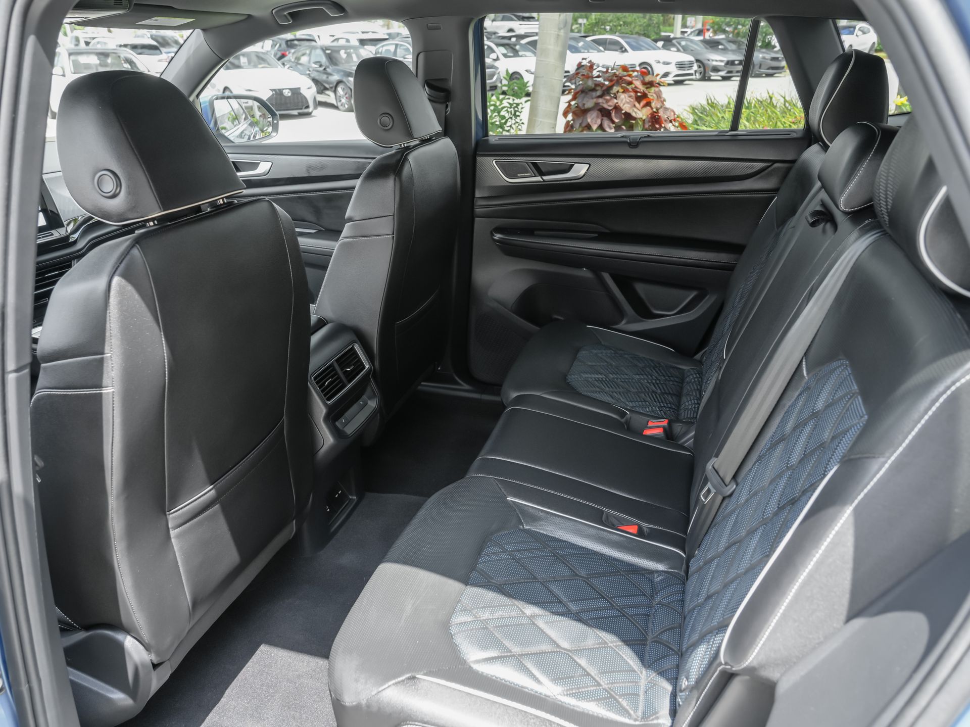 2025 Volkswagen Atlas Cross Sport SEL Premium R-LINE - Photo 36