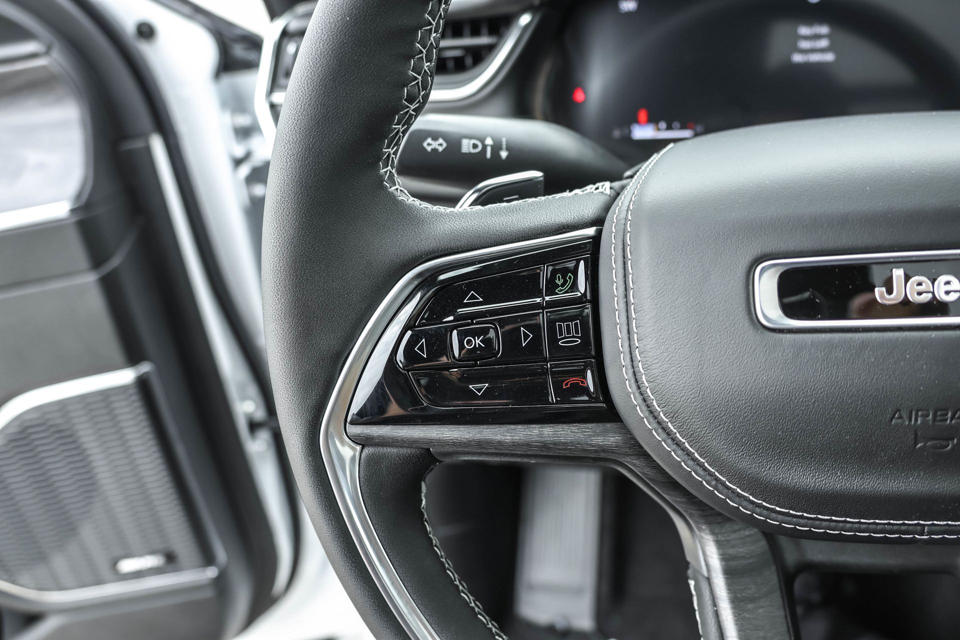 2025 JEEP GRAND CHEROKEE - Image 25