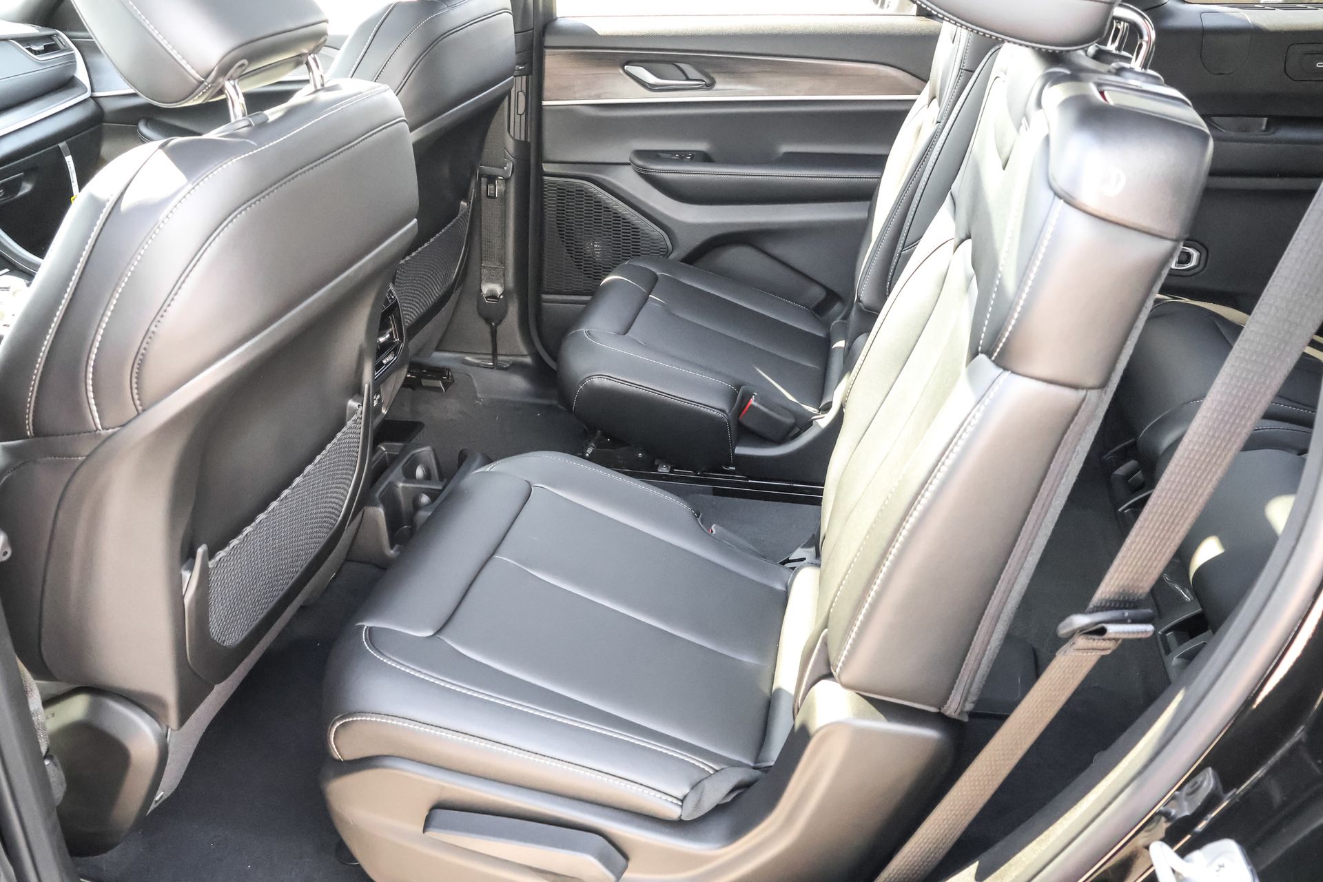 2025 JEEP GRAND CHEROKEE L - Image 14