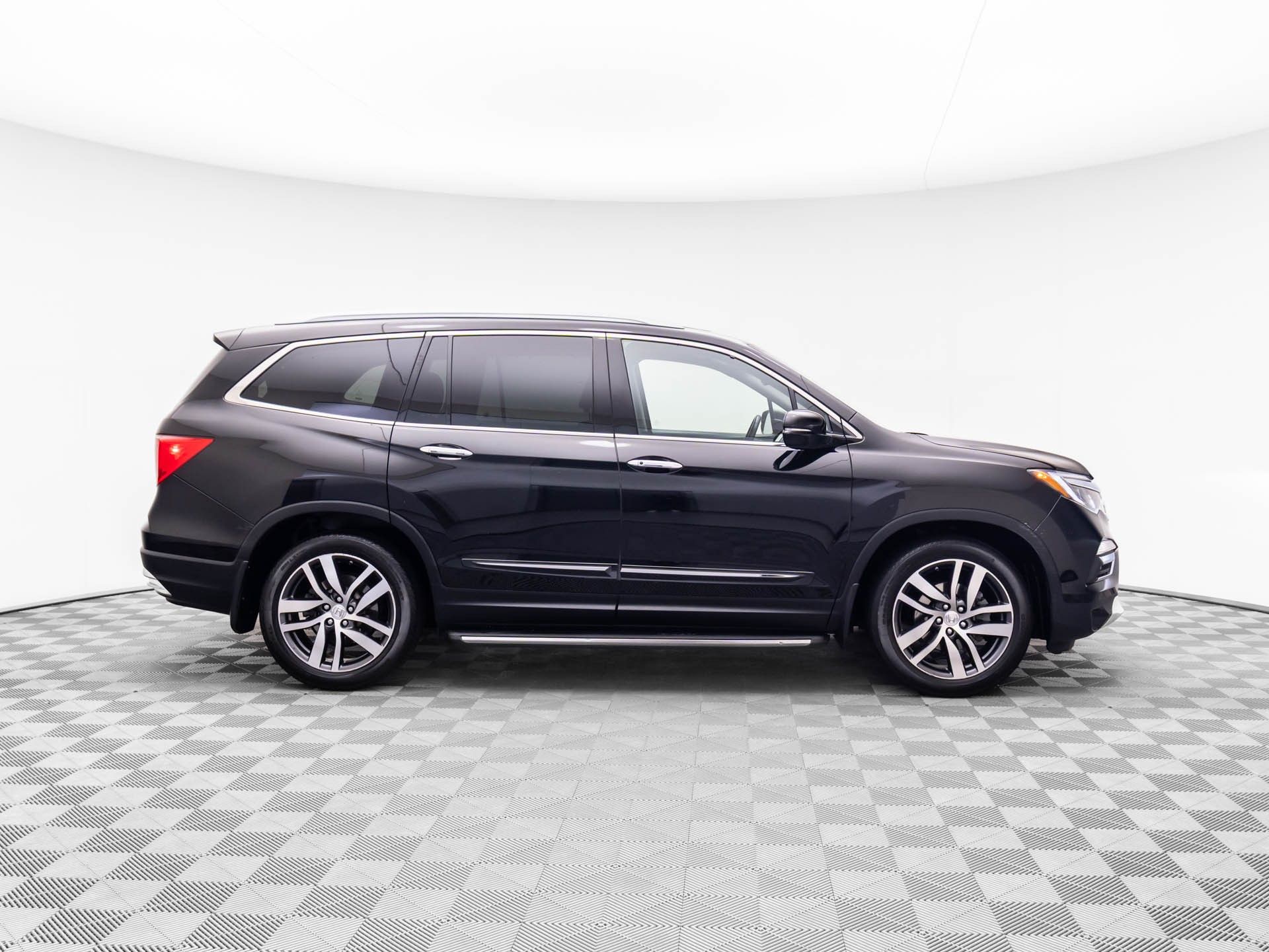 2016 Honda Pilot Elite photo