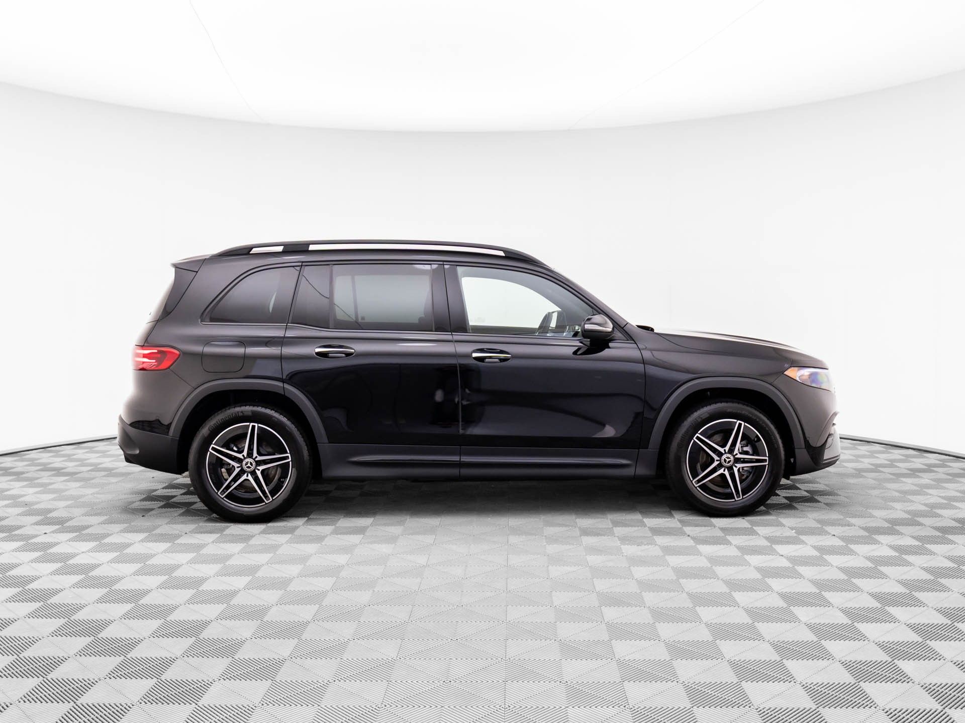 2024 Mercedes-Benz EQB 300 photo