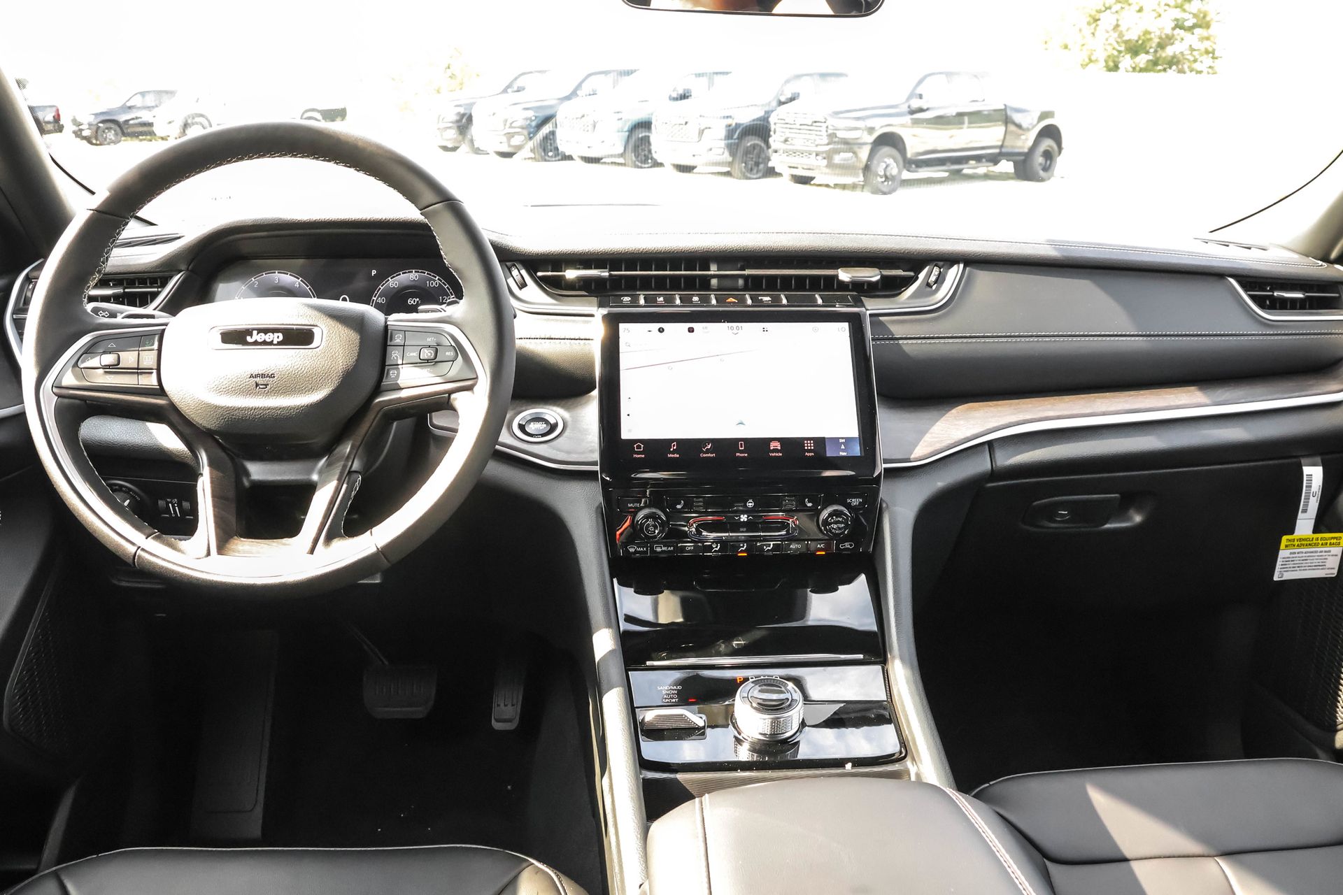 2025 JEEP GRAND CHEROKEE L - Image 15