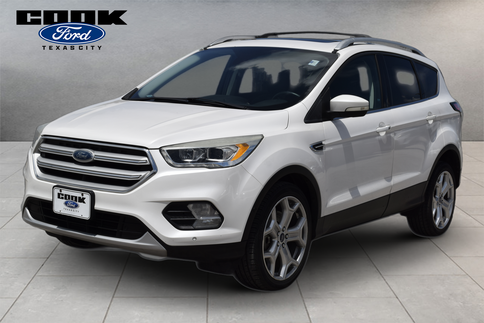 White Platinum Clearcoat Metallic 2018 Ford Escape SUV / Crossover Front-Wheel Drive 6-Speed Automatic