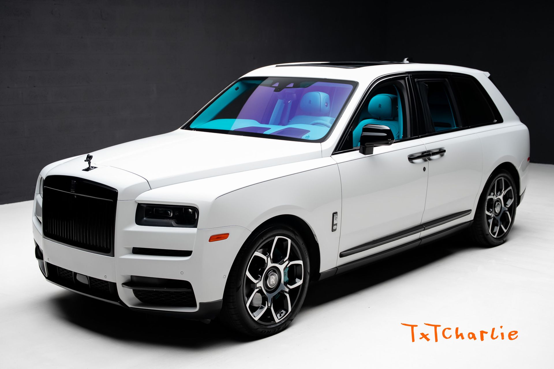 Arctic White 2019 Rolls-Royce Cullinan AWD SUV / Crossover All-Wheel Drive 8-Speed Automatic