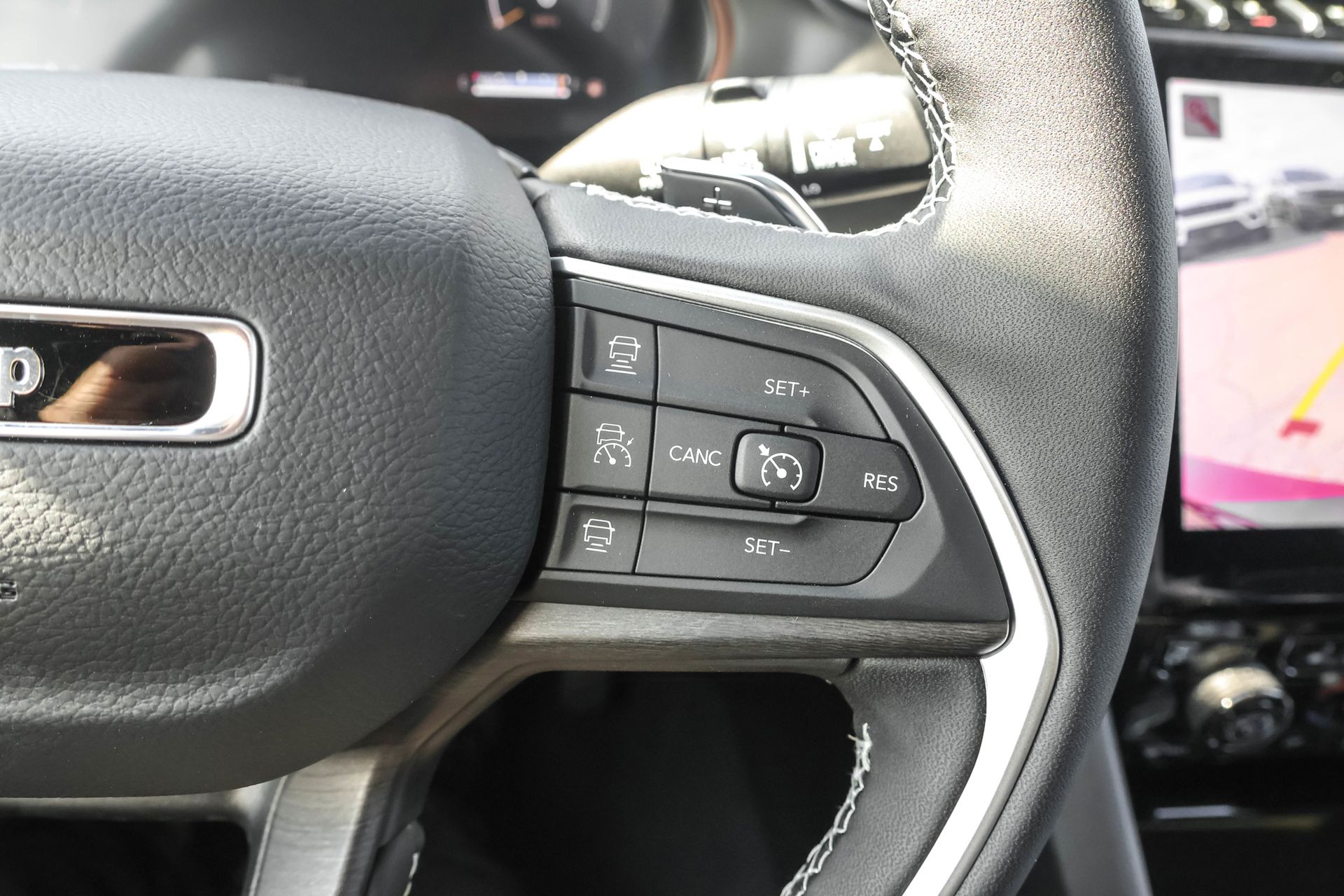 2025 JEEP GRAND CHEROKEE L - Image 29