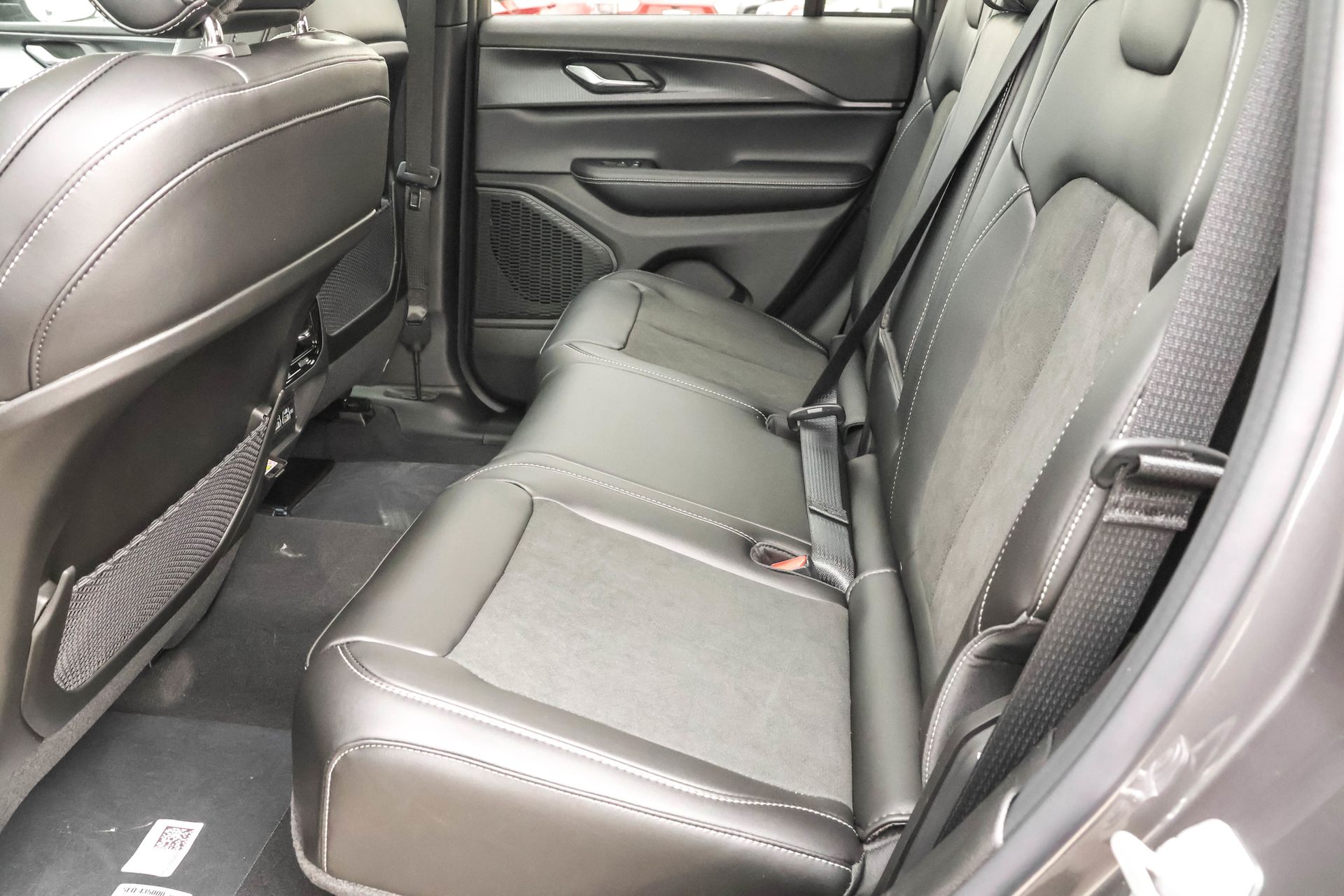 2025 JEEP GRAND CHEROKEE - Image 10