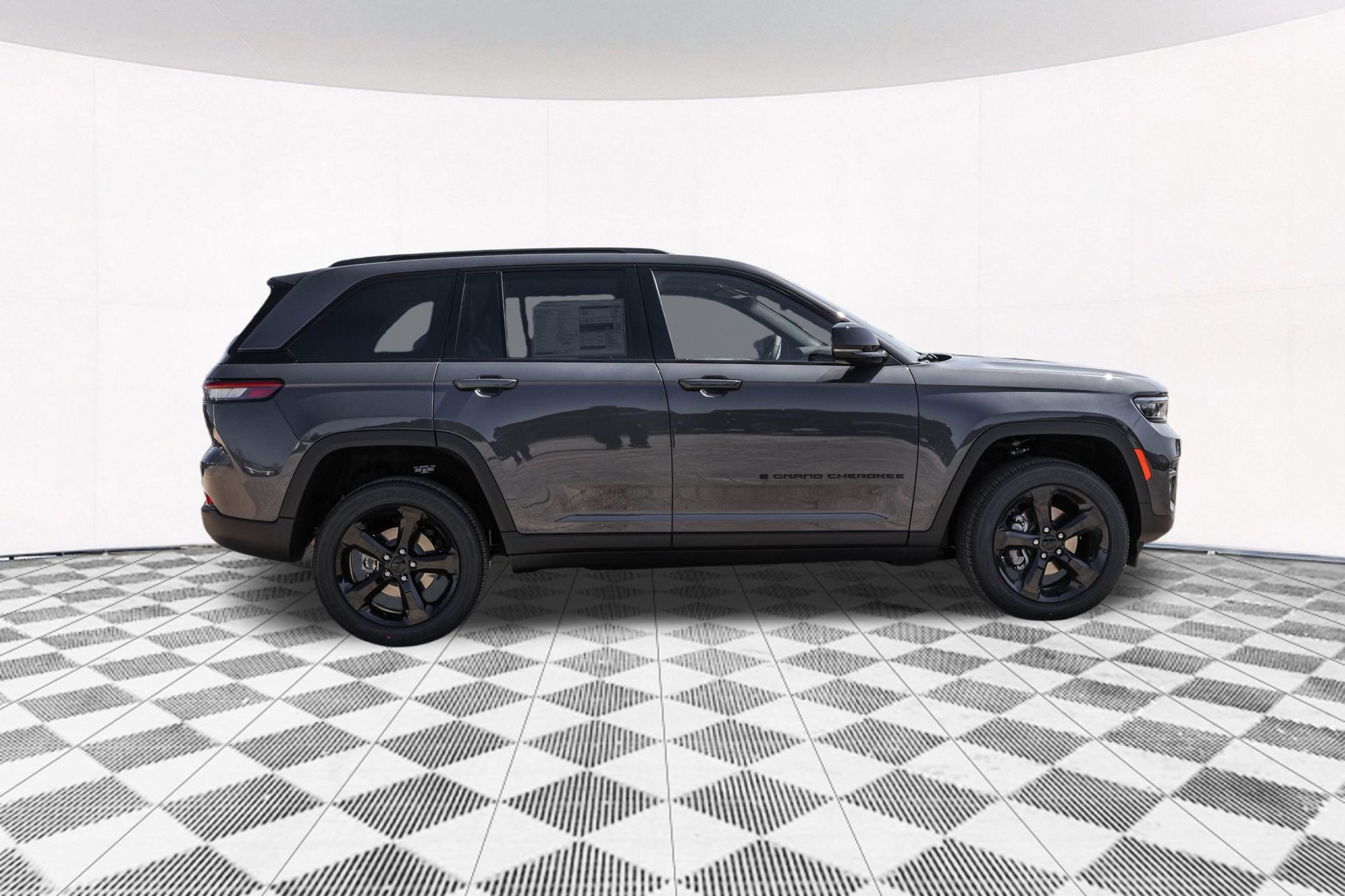 2025 JEEP GRAND CHEROKEE - Image 12