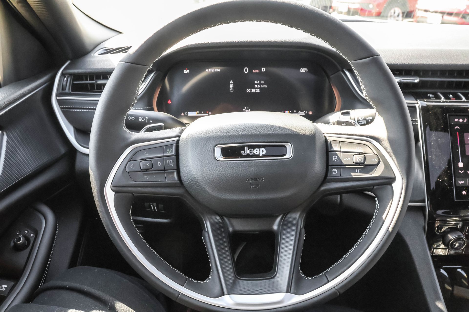 2025 JEEP GRAND CHEROKEE - Image 27