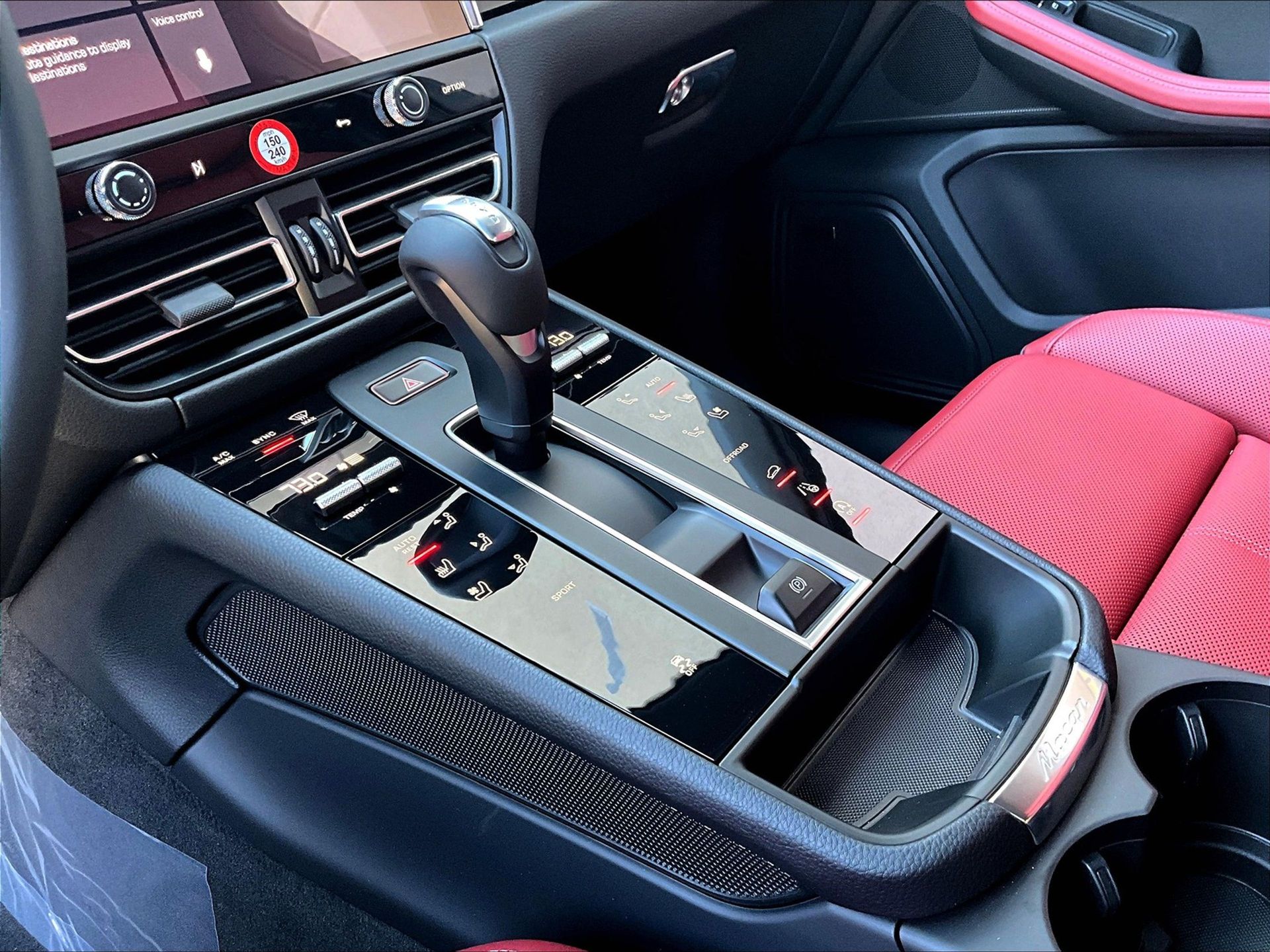 2025 Macan picture #16