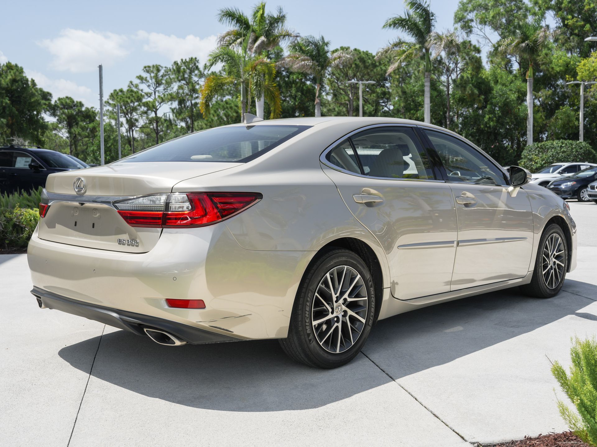 used 2018 Lexus ES car, priced at $26,300