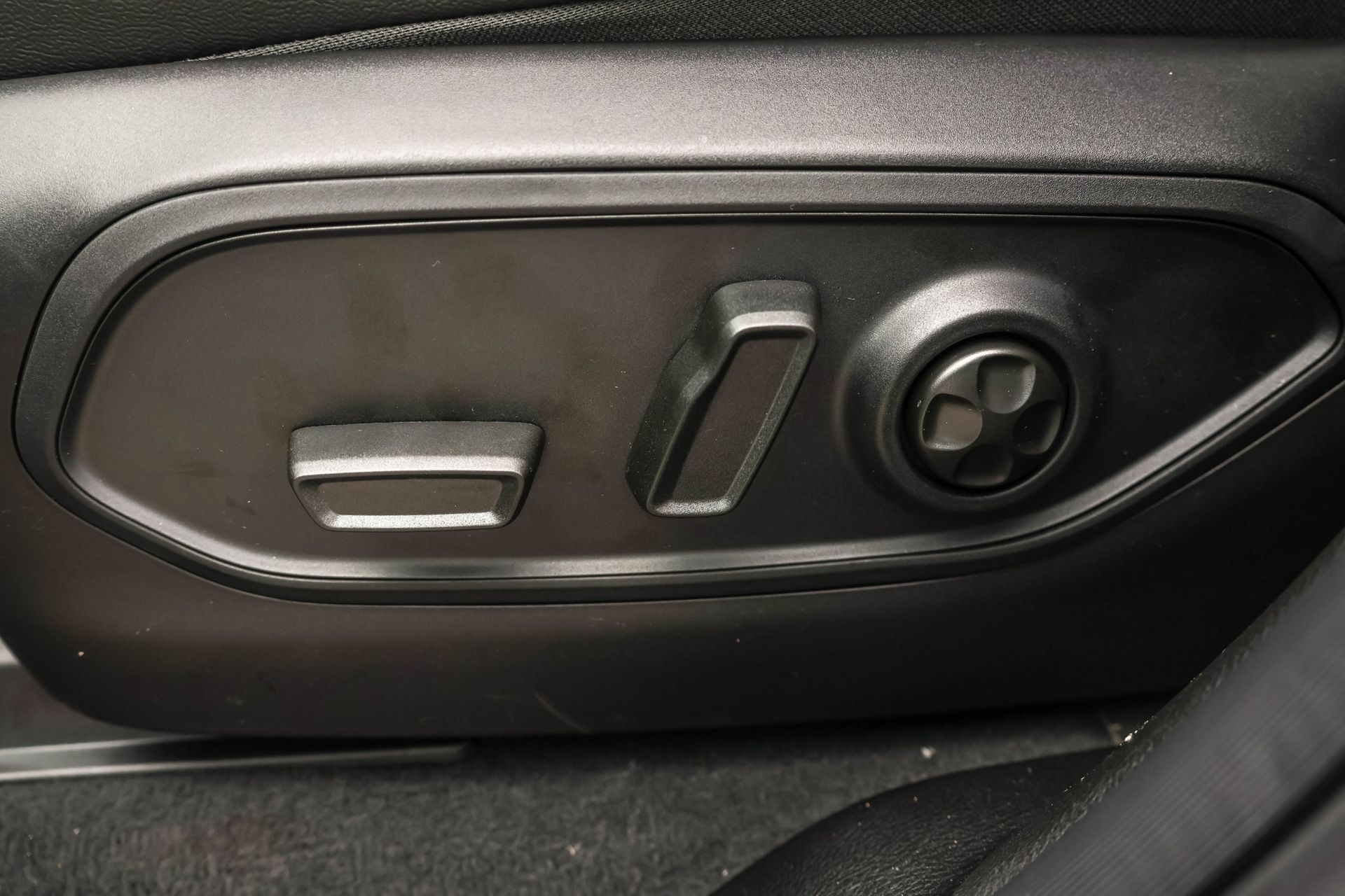 2025 JEEP GRAND CHEROKEE - Image 6