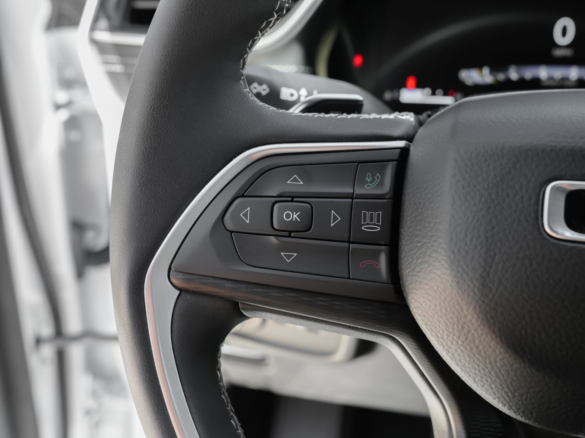 used 2025 Jeep Grand Cherokee car, priced at $34,000