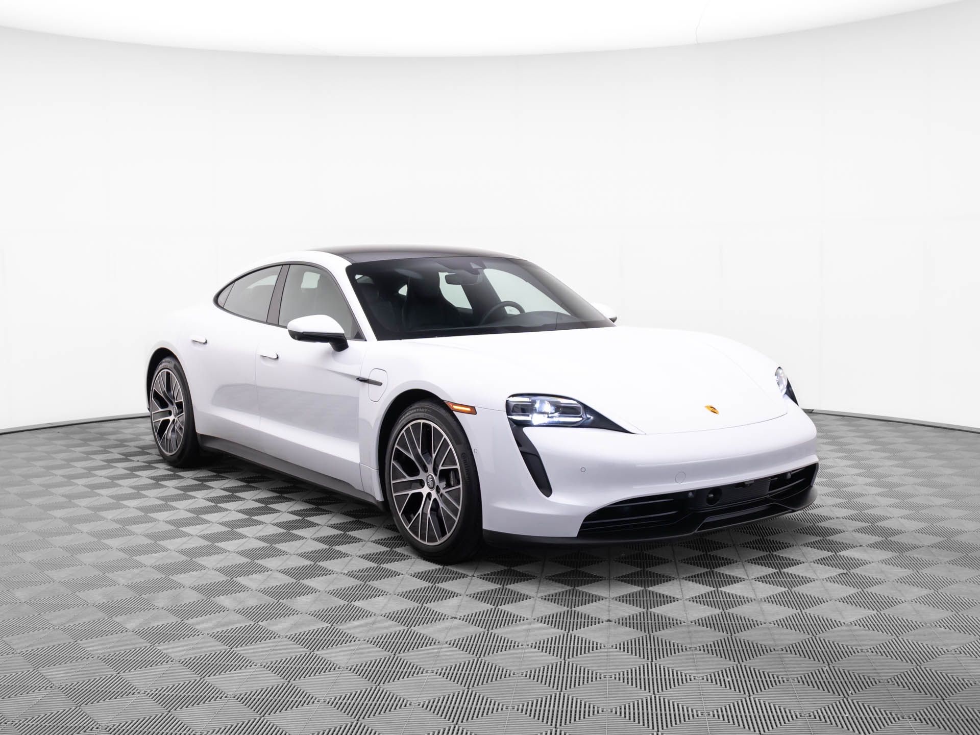 2022 Porsche Taycan  photo