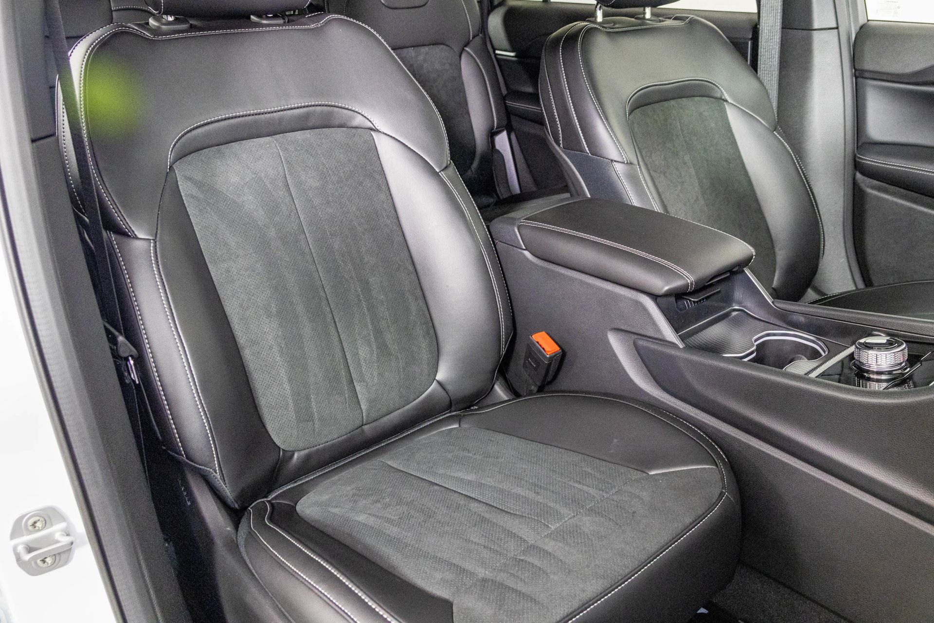 2025 JEEP GRAND CHEROKEE L - Image 40