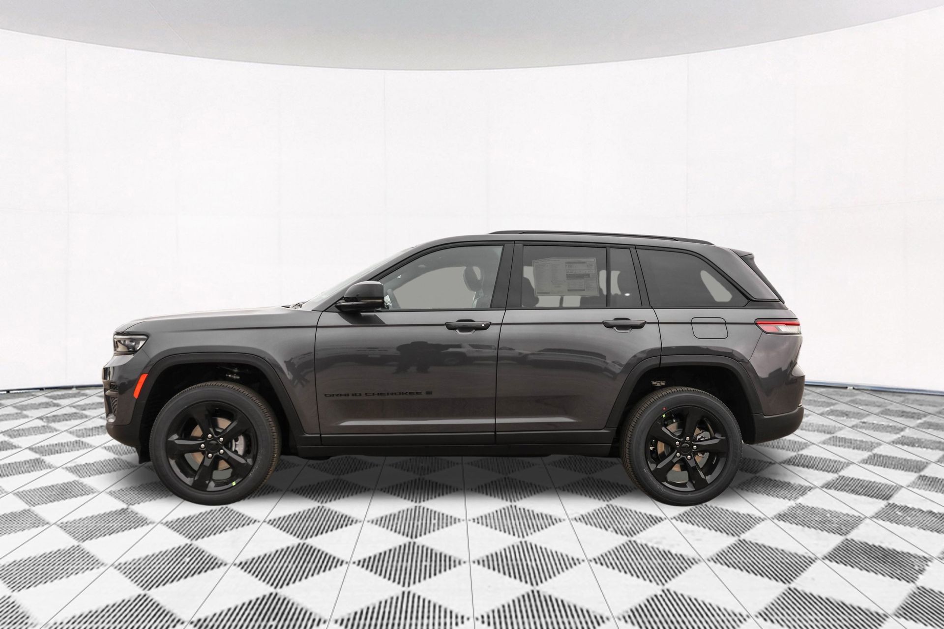 2025 JEEP GRAND CHEROKEE - Image 13