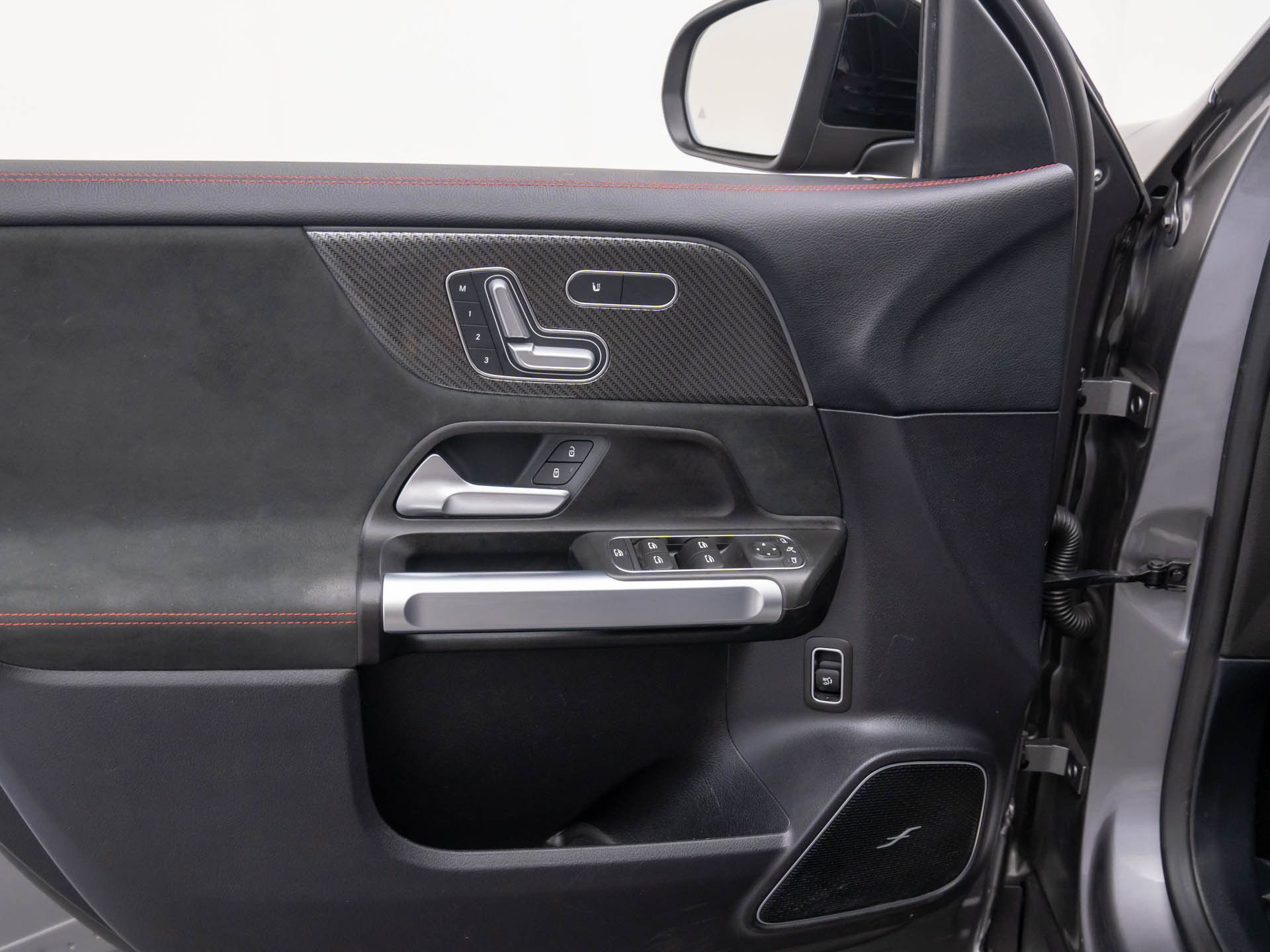 2021 Mercedes-Benz GLB GLB 35 AMG photo