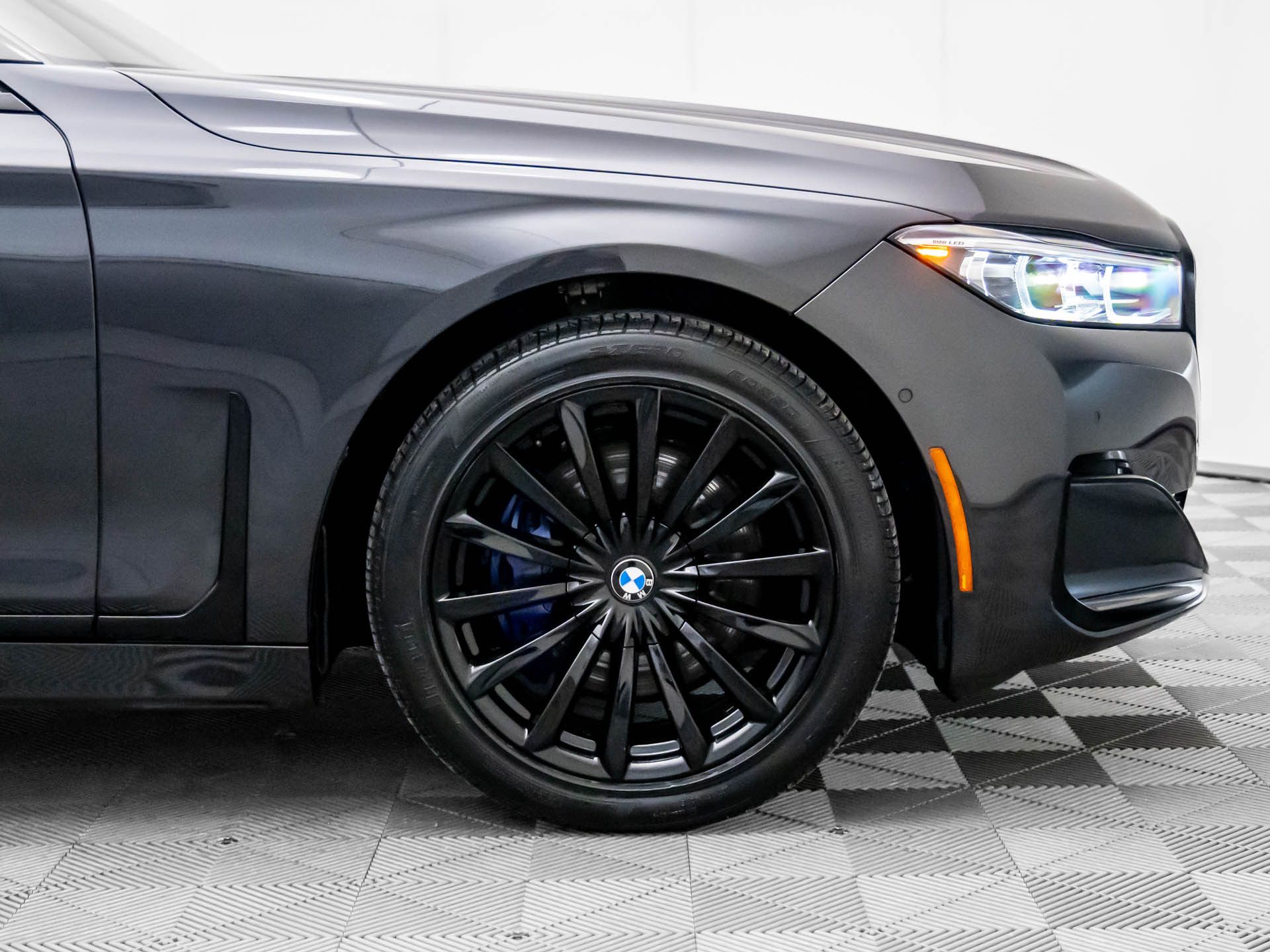 2022 BMW 7-Series 740i xDrive photo