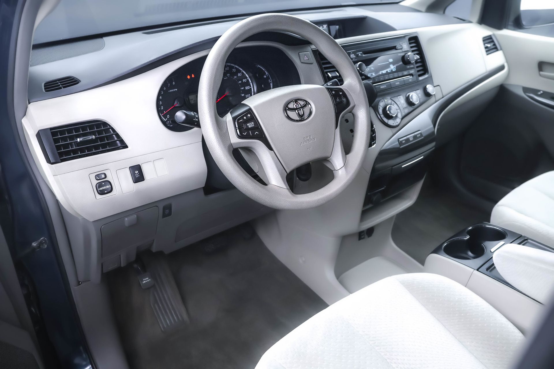 2012 TOYOTA SIENNA - Image 4