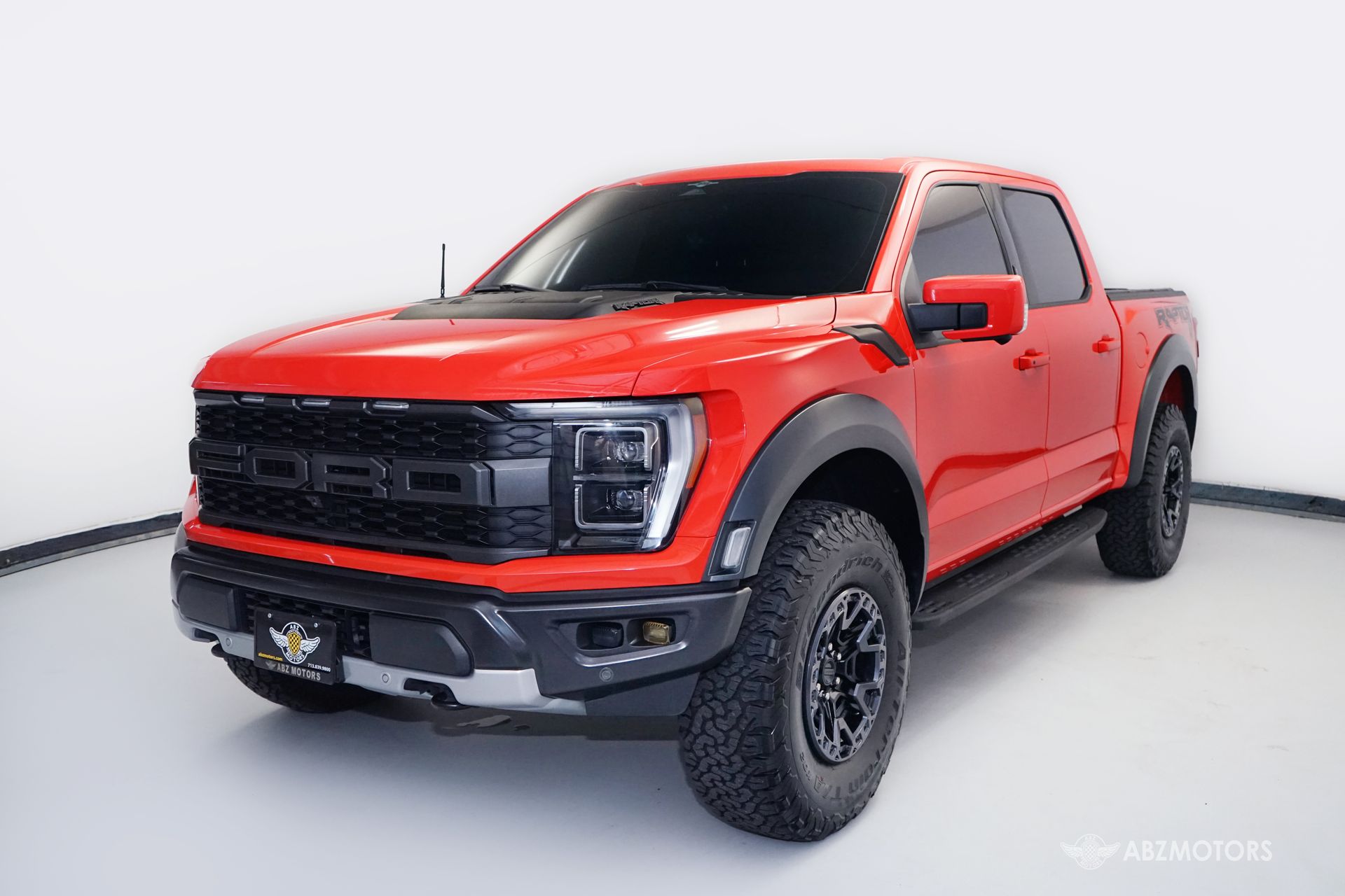 View vehicle photo 2