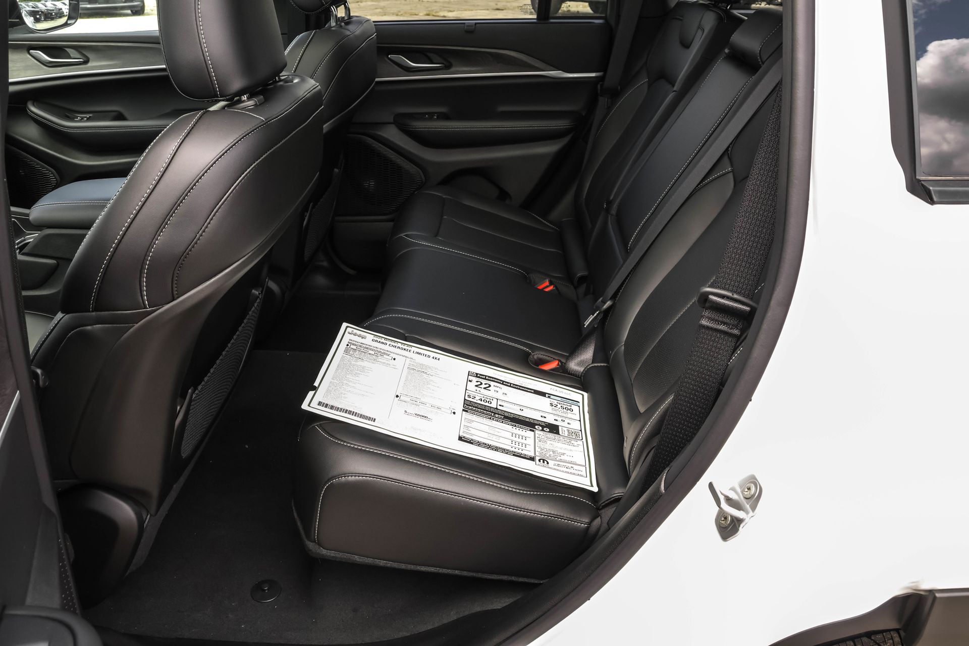 2025 JEEP GRAND CHEROKEE - Image 16