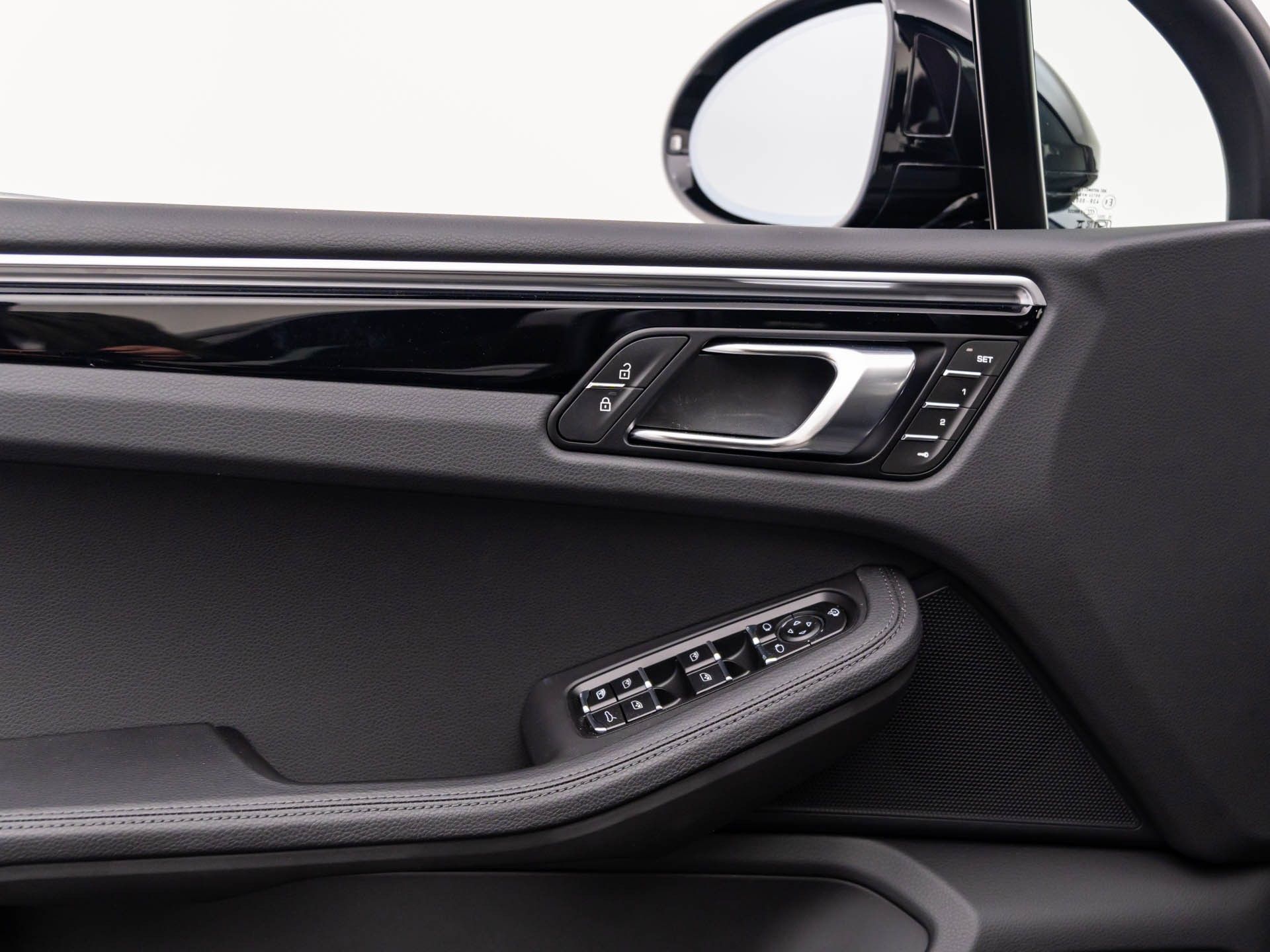 2024 Porsche Macan  photo