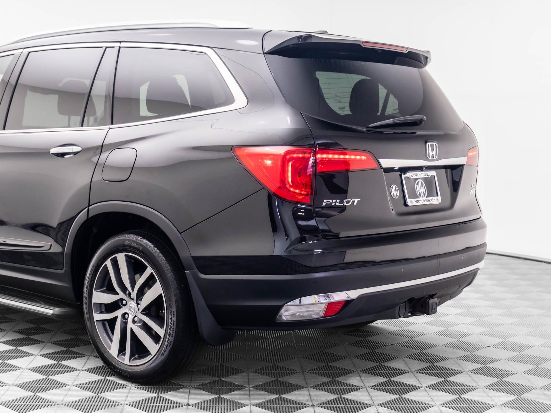 2016 Honda Pilot Elite photo
