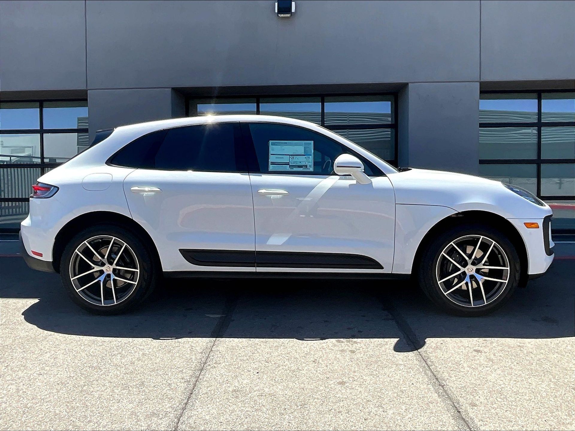 2025 Macan picture #7