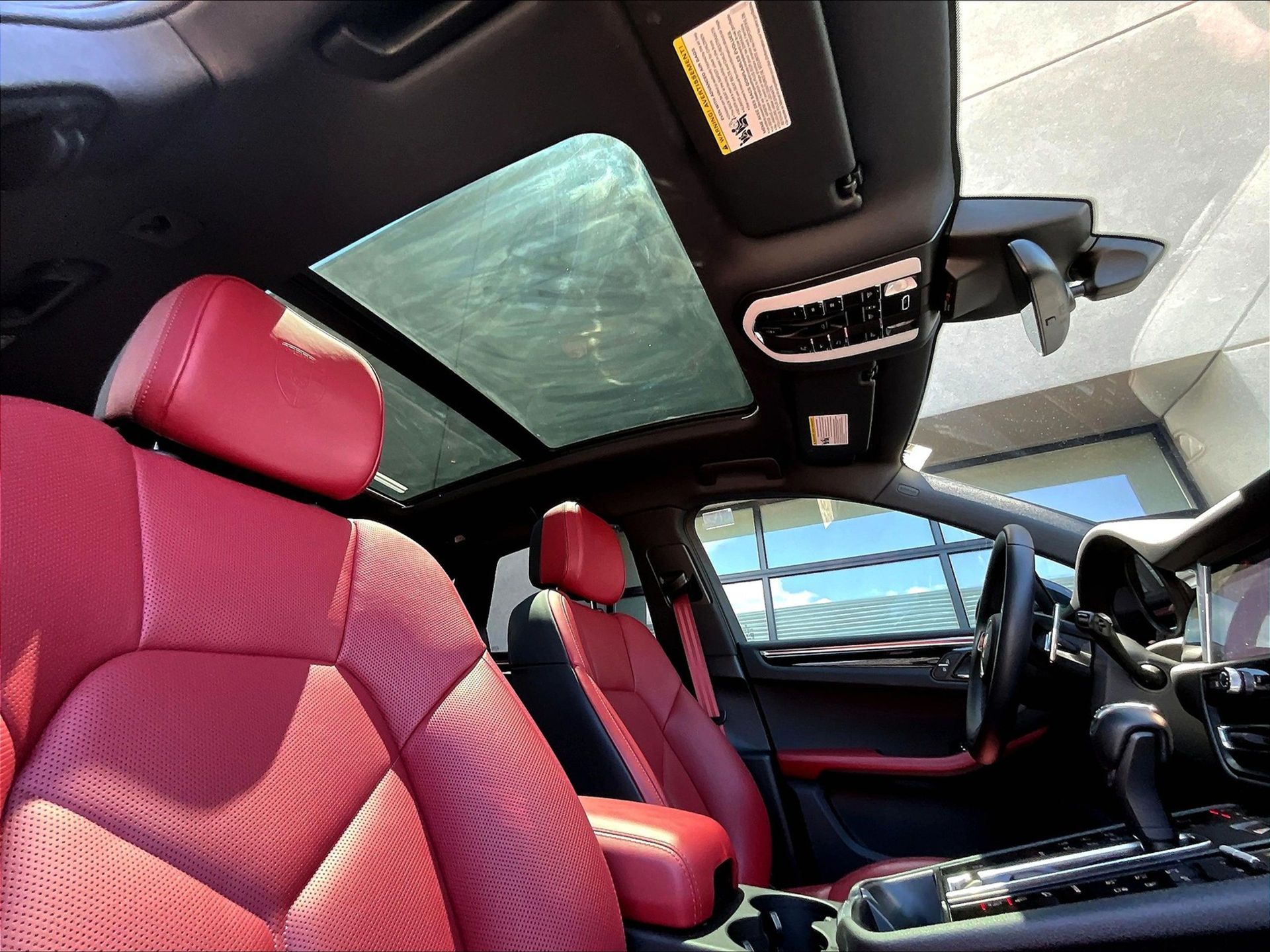 2025 Macan picture #17