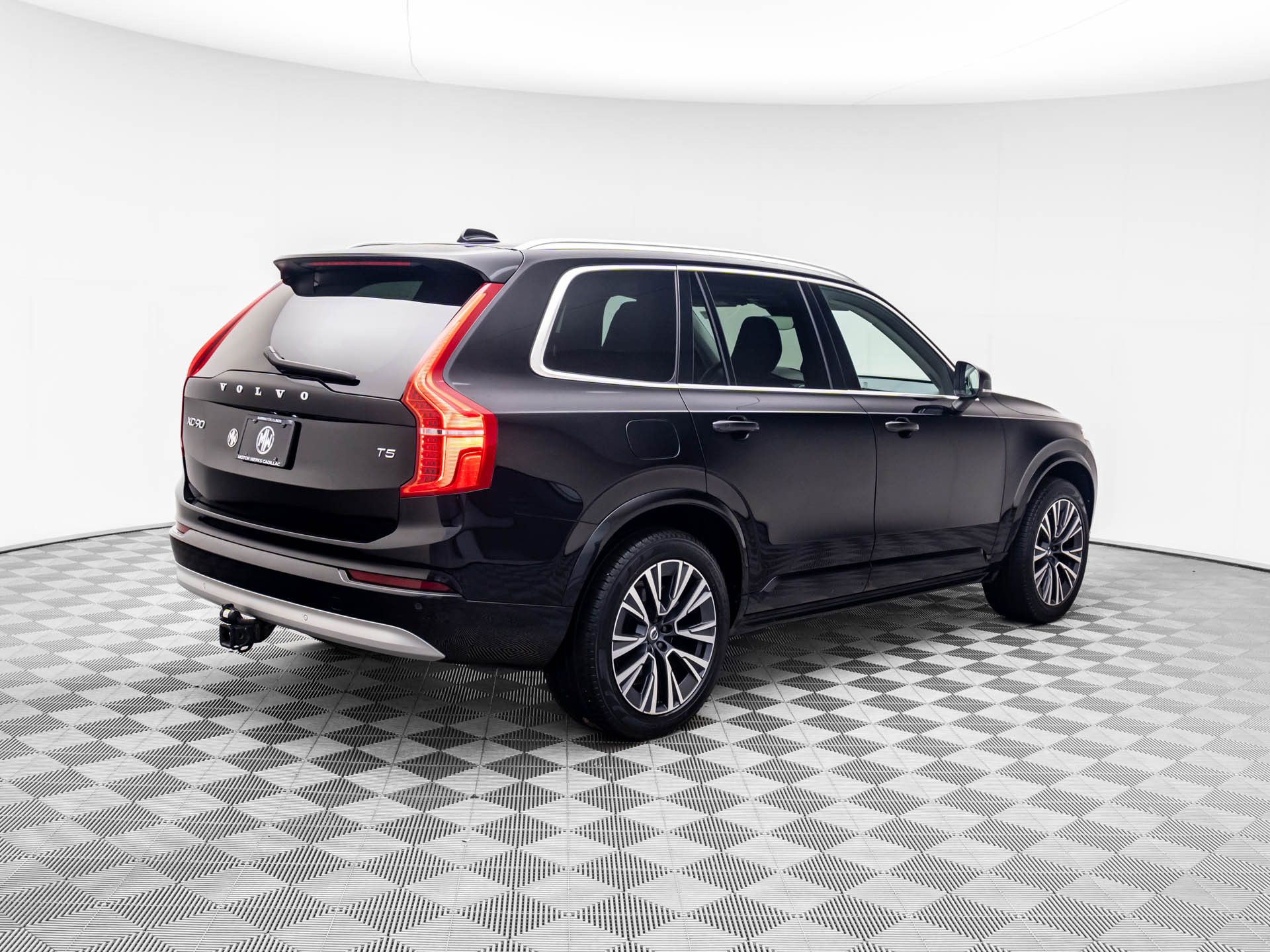 2022 Volvo XC90 T5 Momentum photo