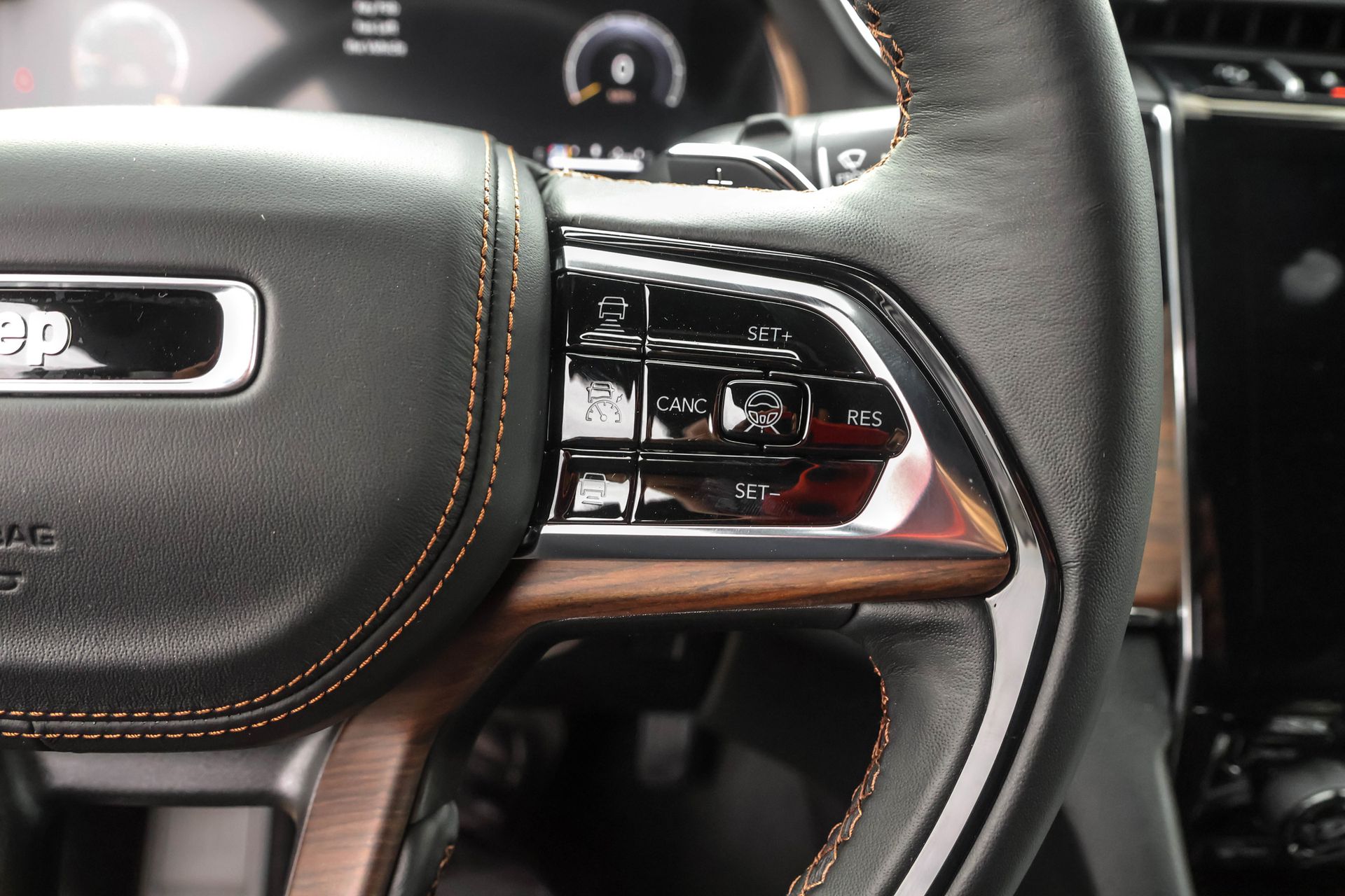 2025 JEEP GRAND CHEROKEE - Image 25