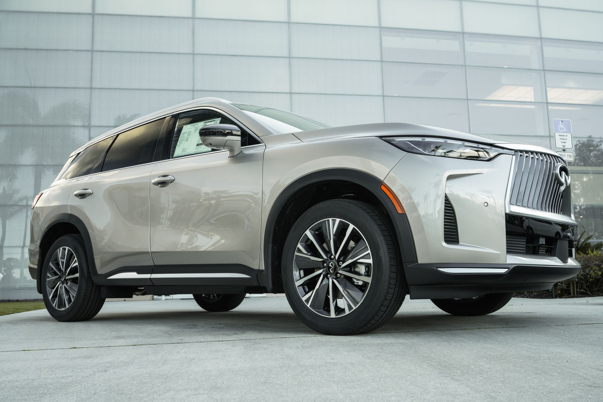 2026 INFINITI QX60 LUXE