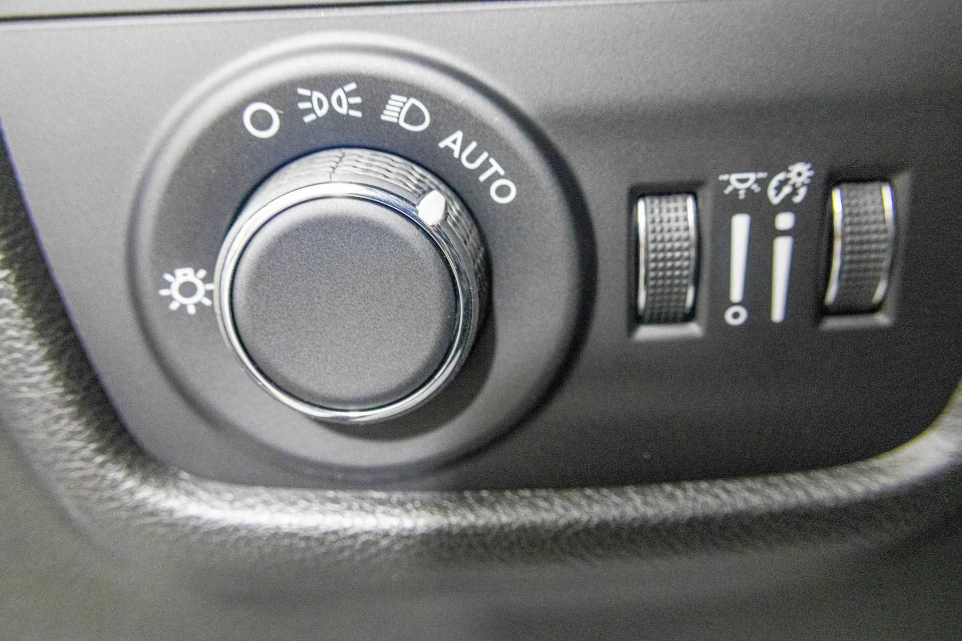 2025 JEEP GRAND CHEROKEE L - Image 18