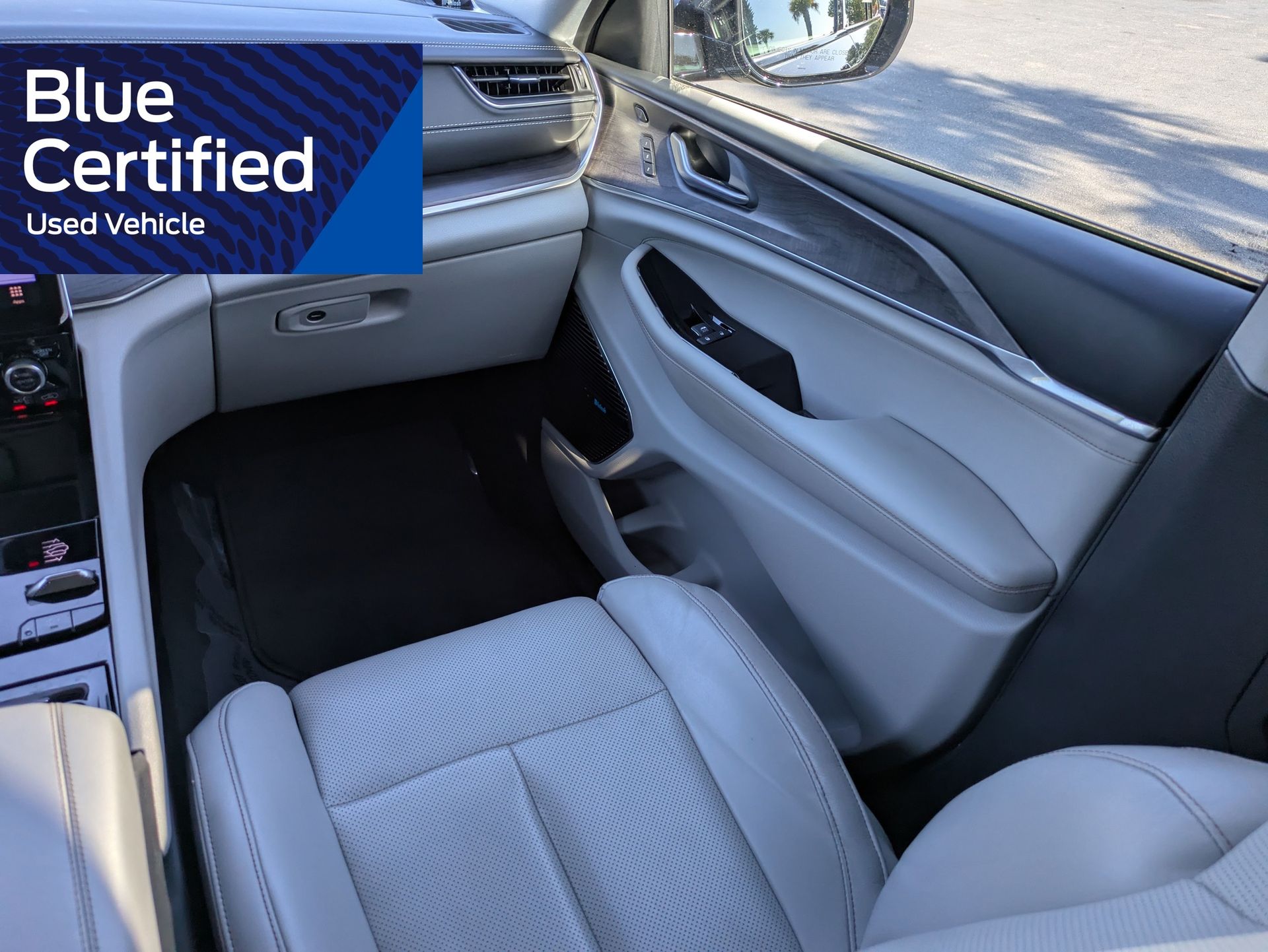 2022 Jeep Grand Cherokee Overland Black at Jones Ford