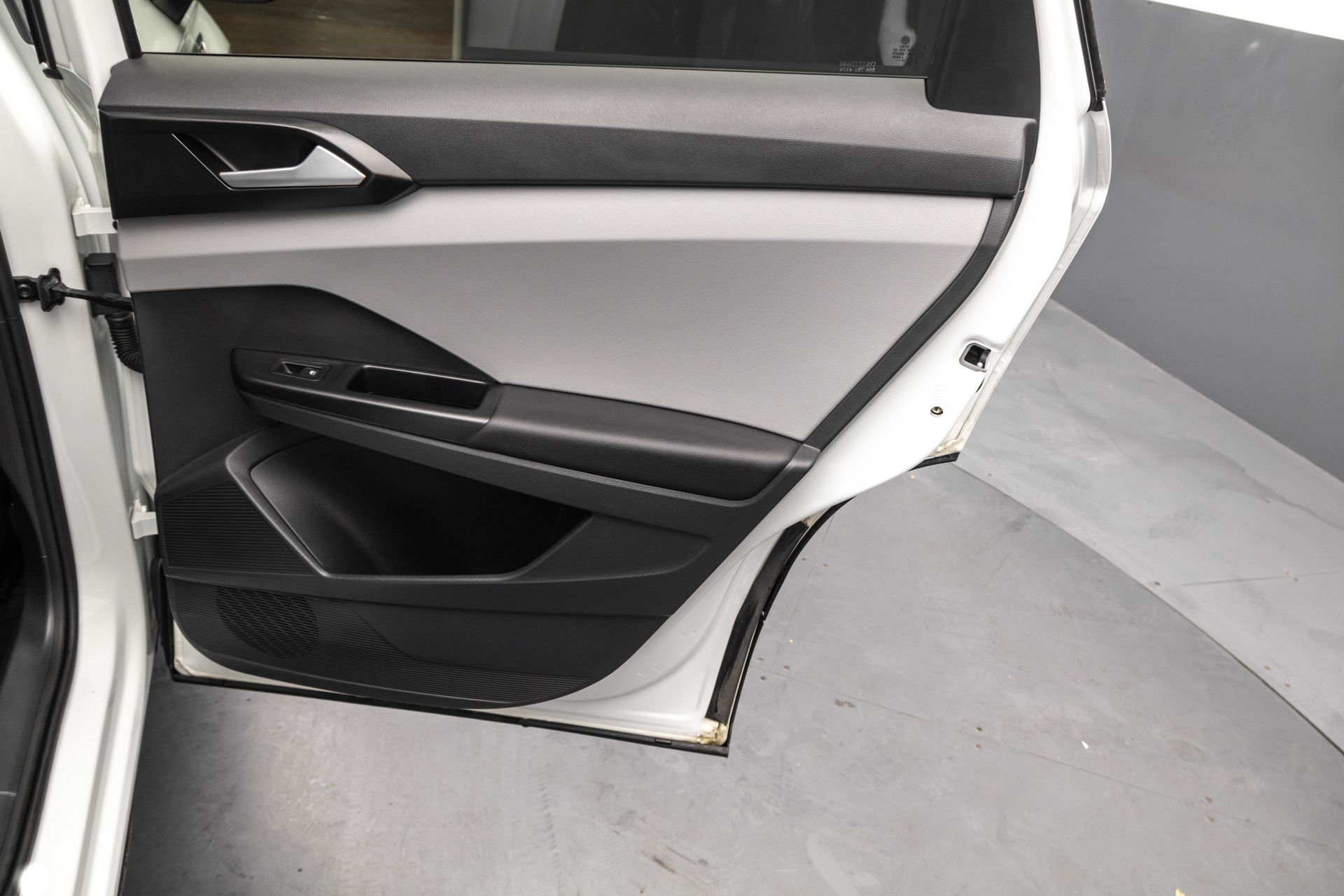 2023 VOLKSWAGEN TAOS - Image 35