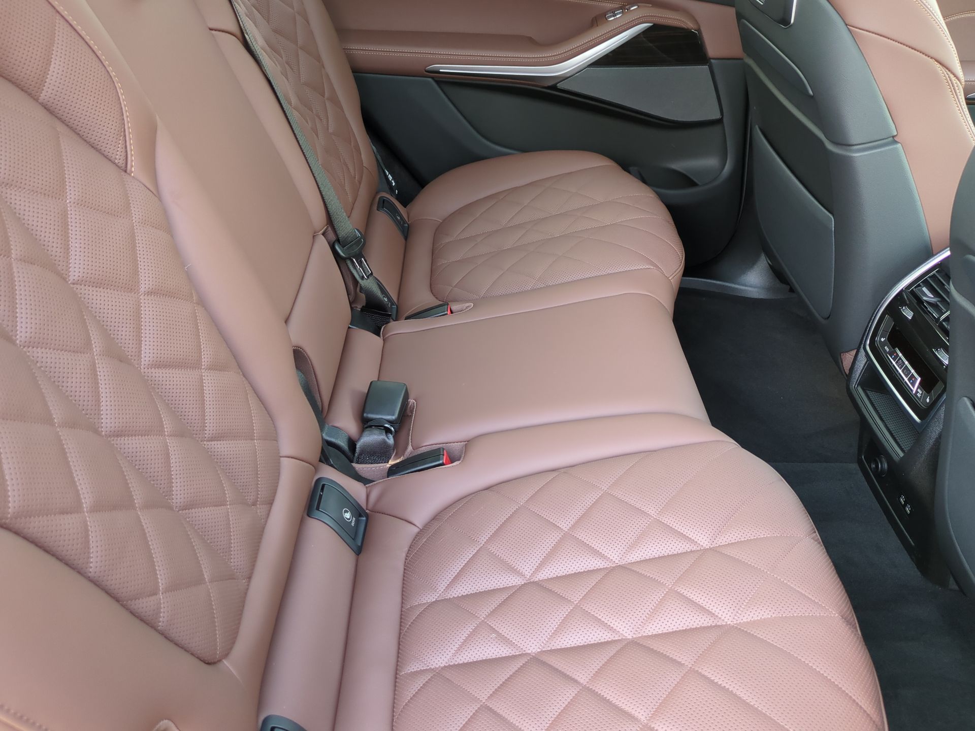 new 2026 BMW X7 car, priced at $97,440